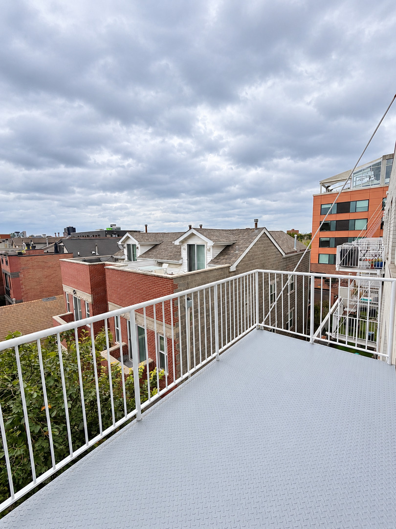 1545 W North Avenue Unit: 401