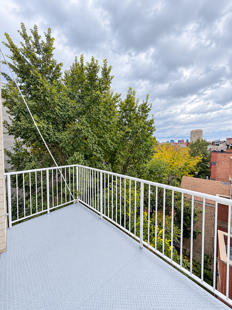 1545 W North Avenue Unit: 401