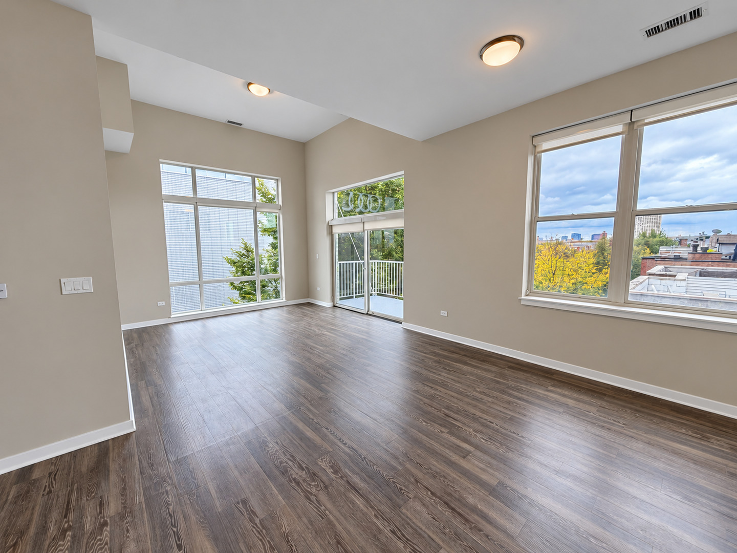 1545 W North Avenue Unit: 401