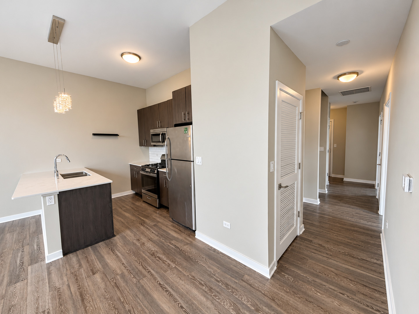 1545 W North Avenue Unit: 401