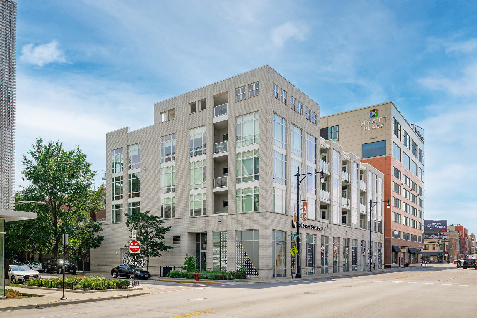1545 W North Avenue Unit: 401