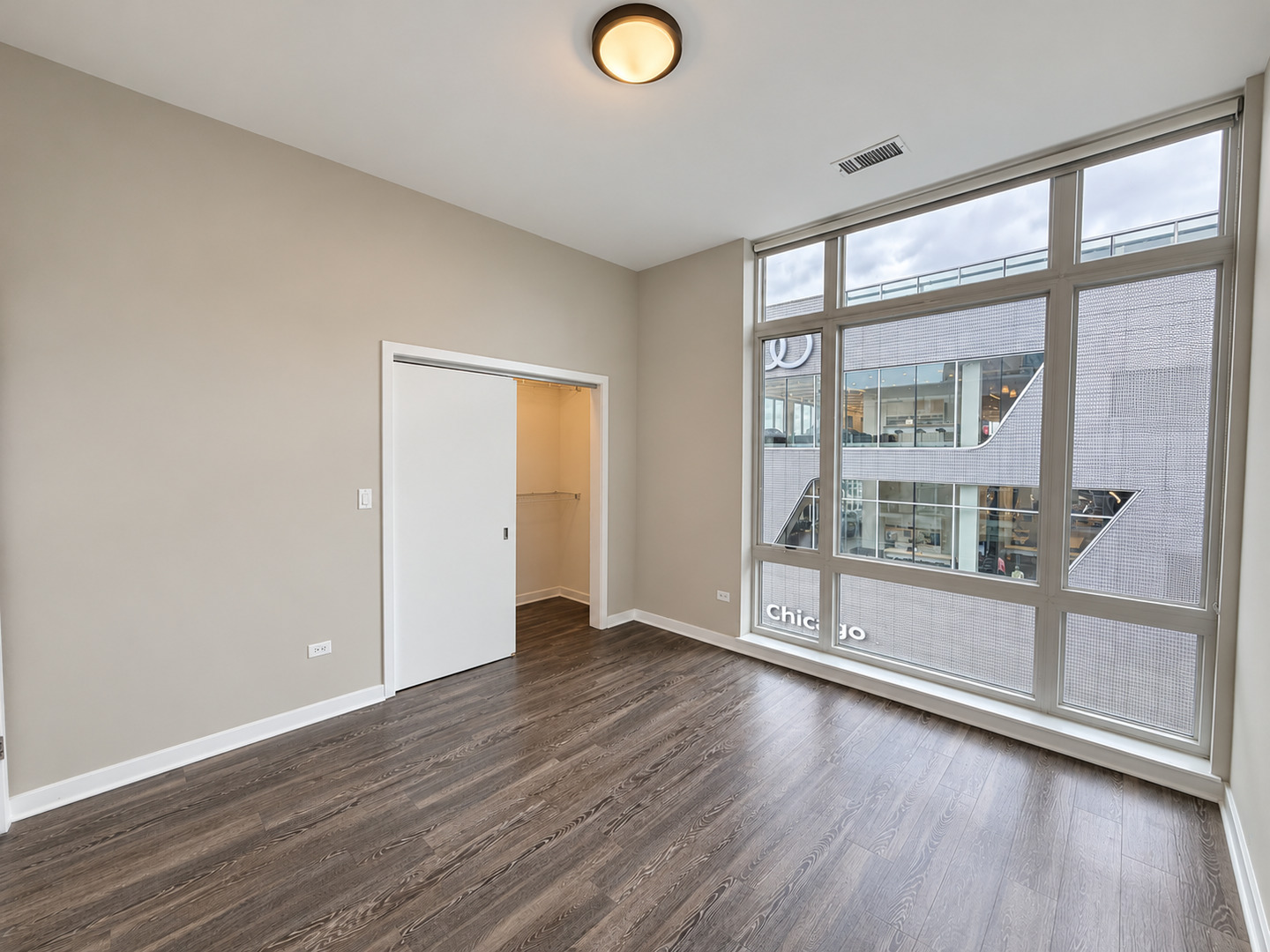 1545 W North Avenue Unit: 401