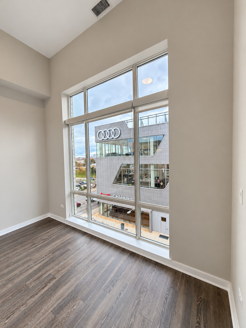 1545 W North Avenue Unit: 401