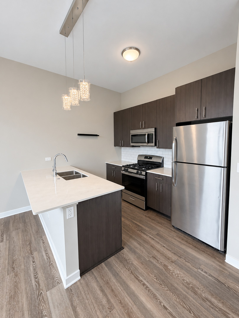 1545 W North Avenue Unit: 401