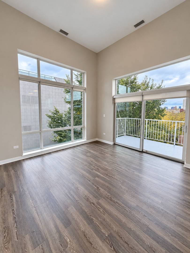 1545 W North Avenue Unit: 401