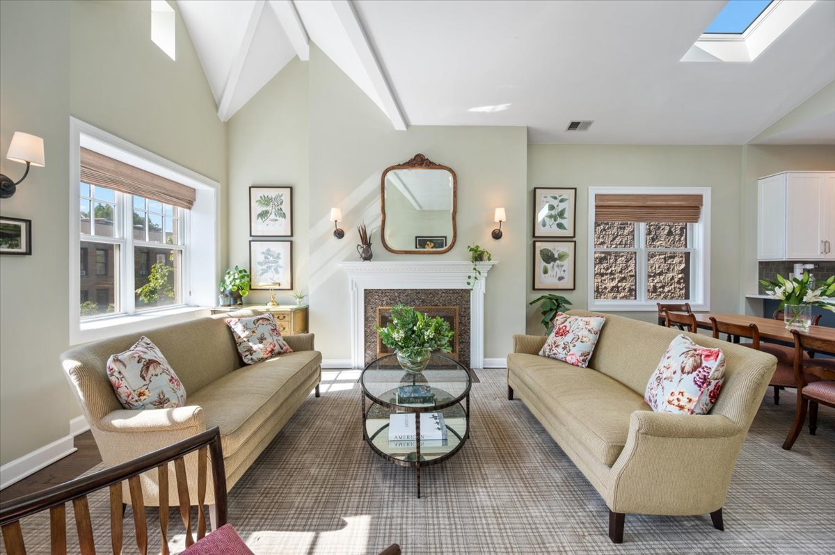 618 W OAKDALE Avenue Unit: 5