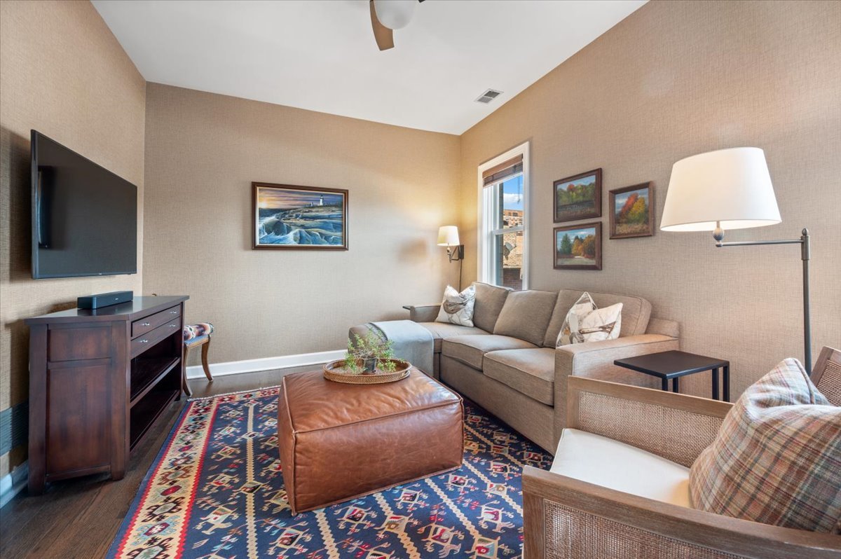 618 W OAKDALE Avenue Unit: 5
