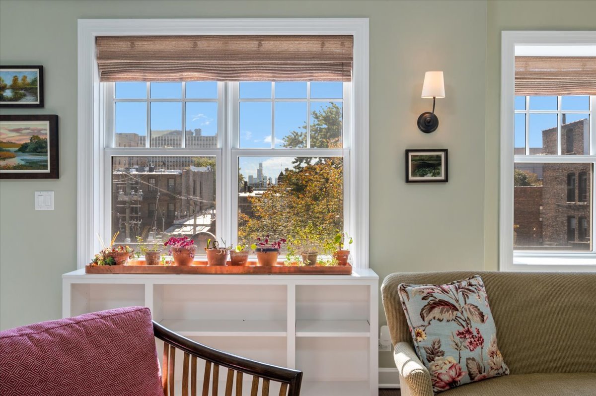 618 W OAKDALE Avenue Unit: 5