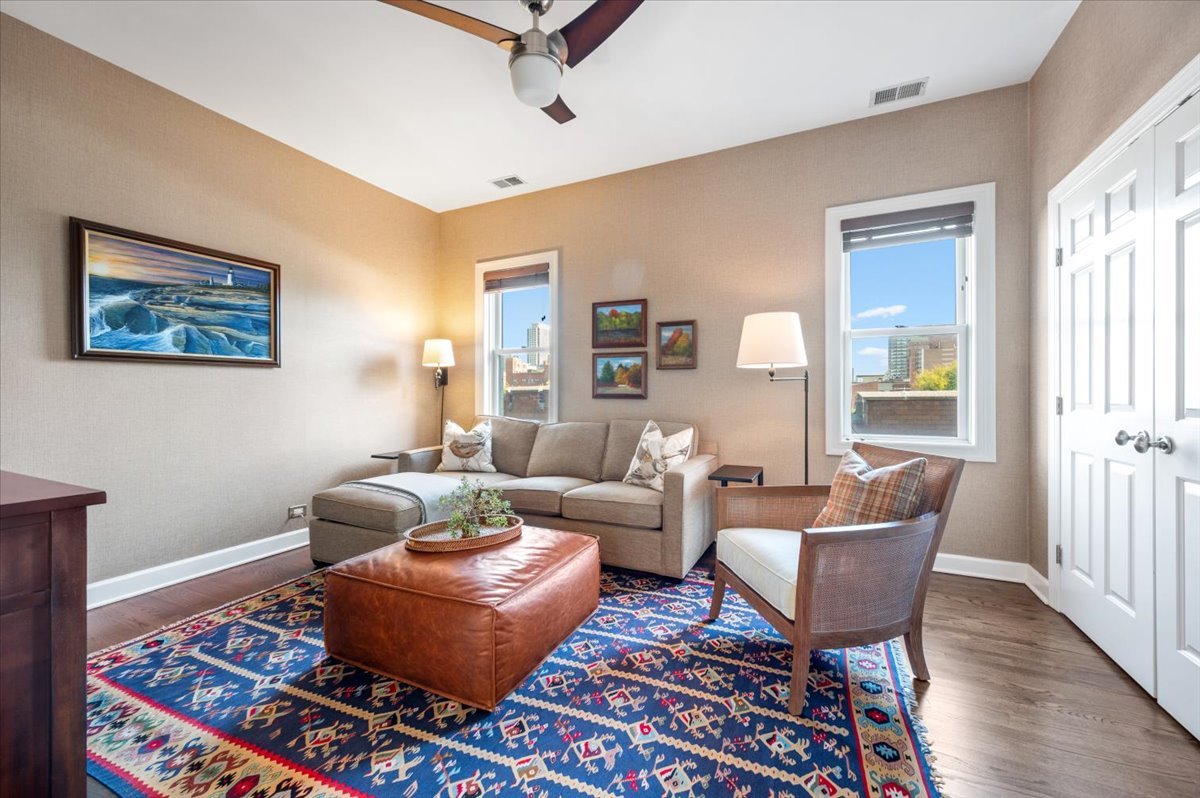 618 W OAKDALE Avenue Unit: 5