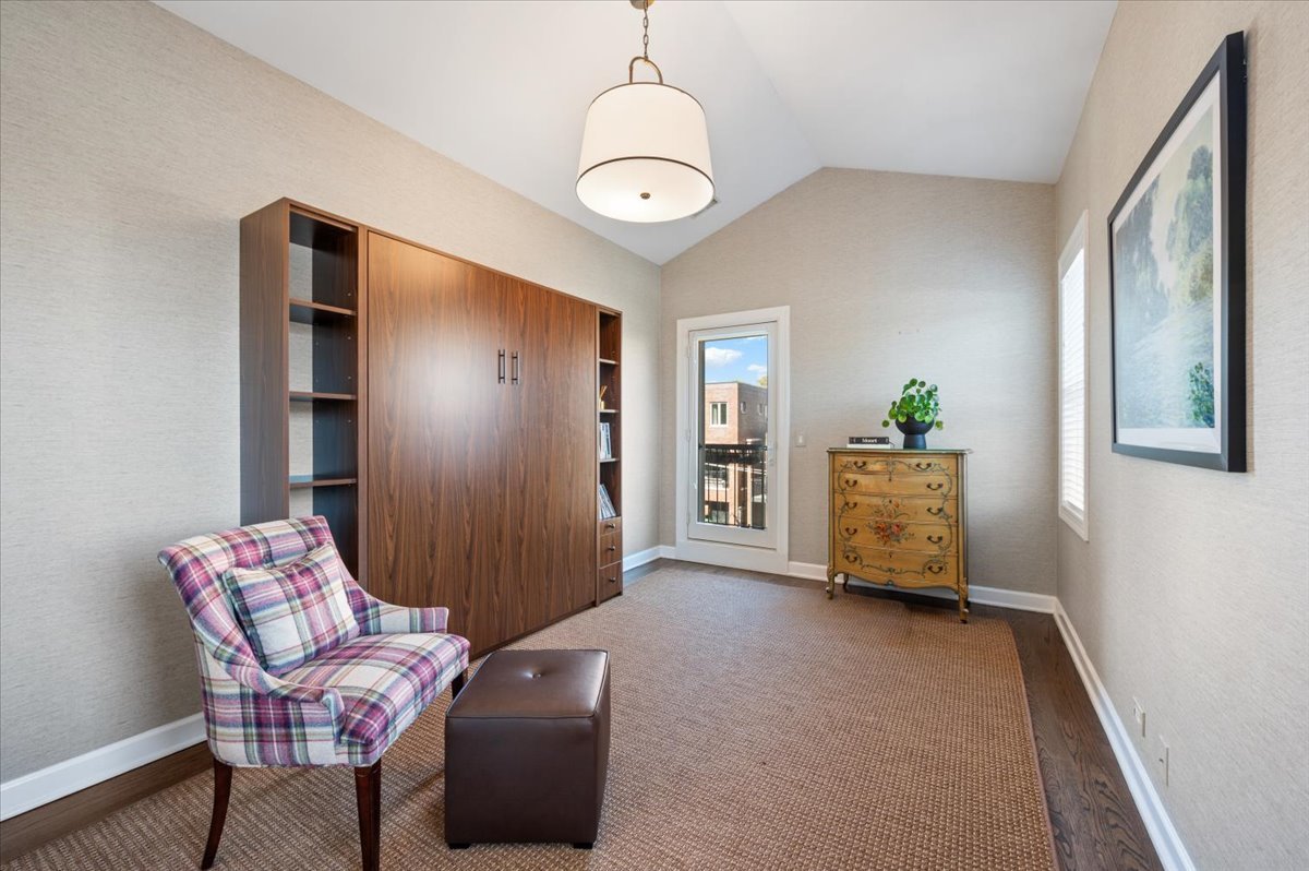 618 W OAKDALE Avenue Unit: 5