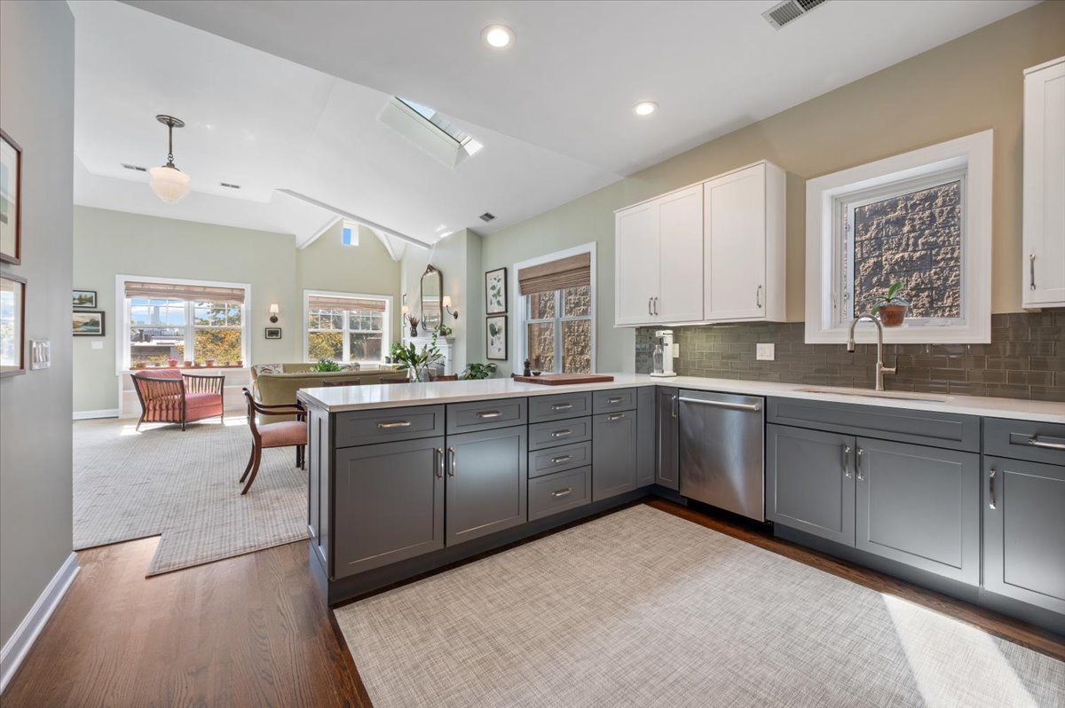 618 W OAKDALE Avenue Unit: 5