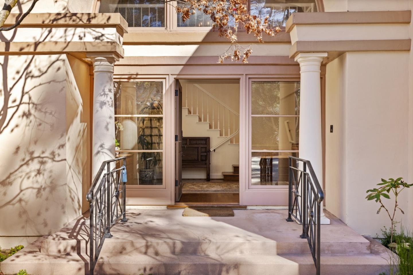 1221 Benbow Place