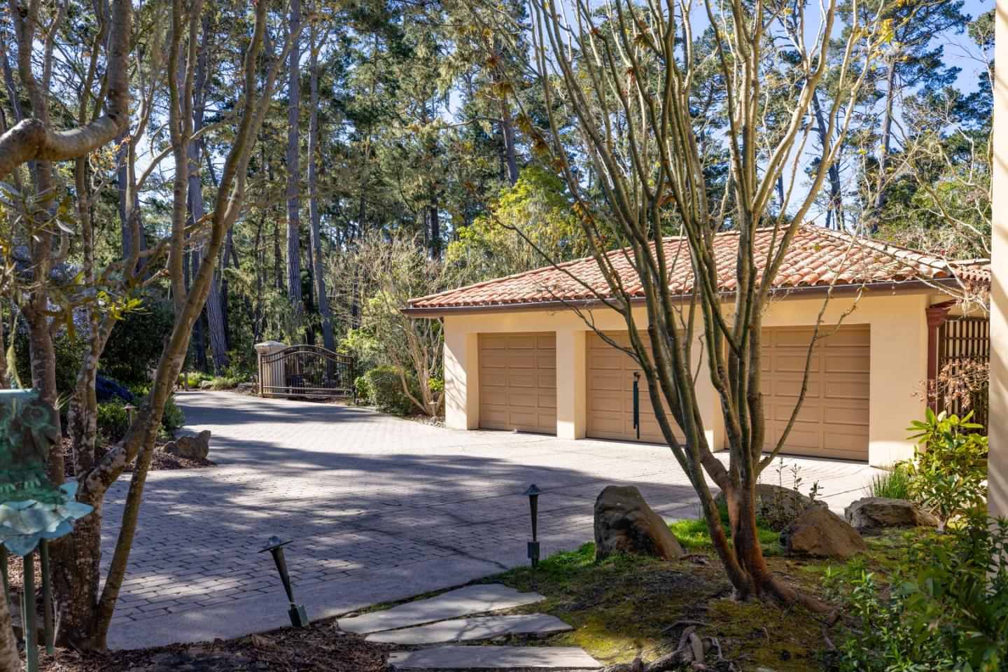 1221 Benbow Place