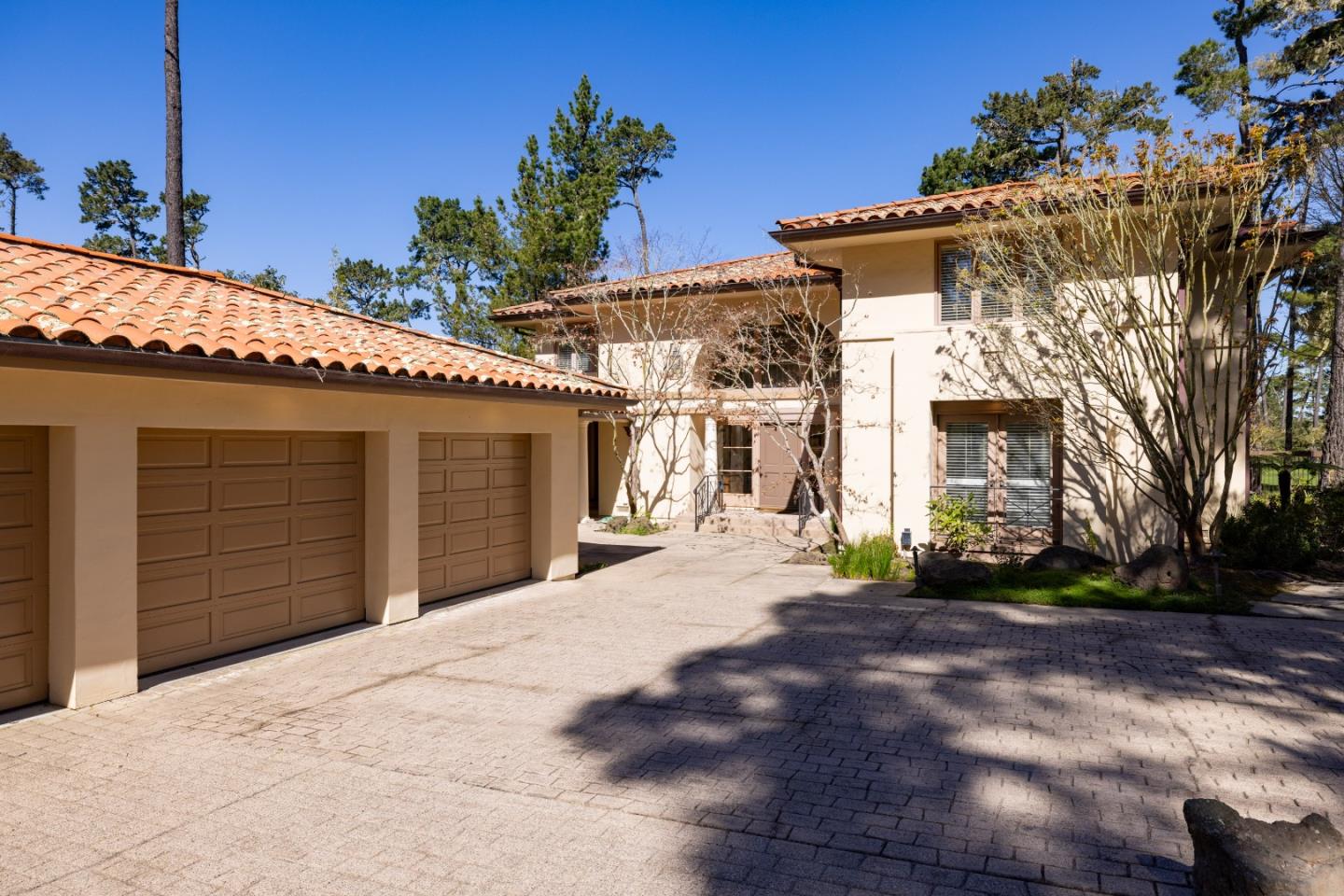 1221 Benbow Place