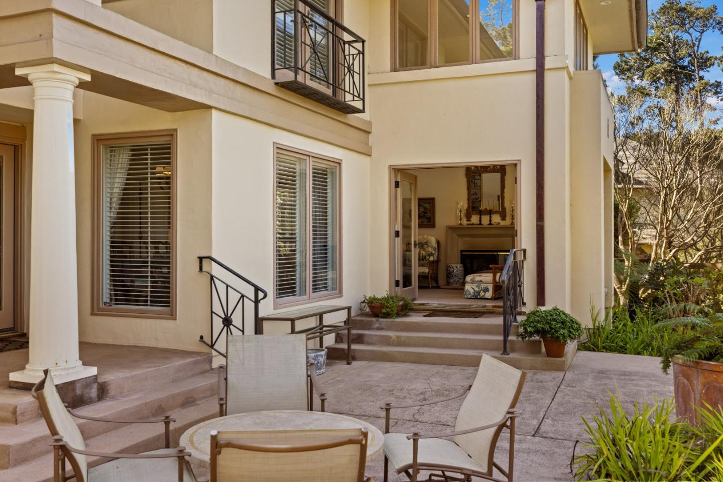 1221 Benbow Place