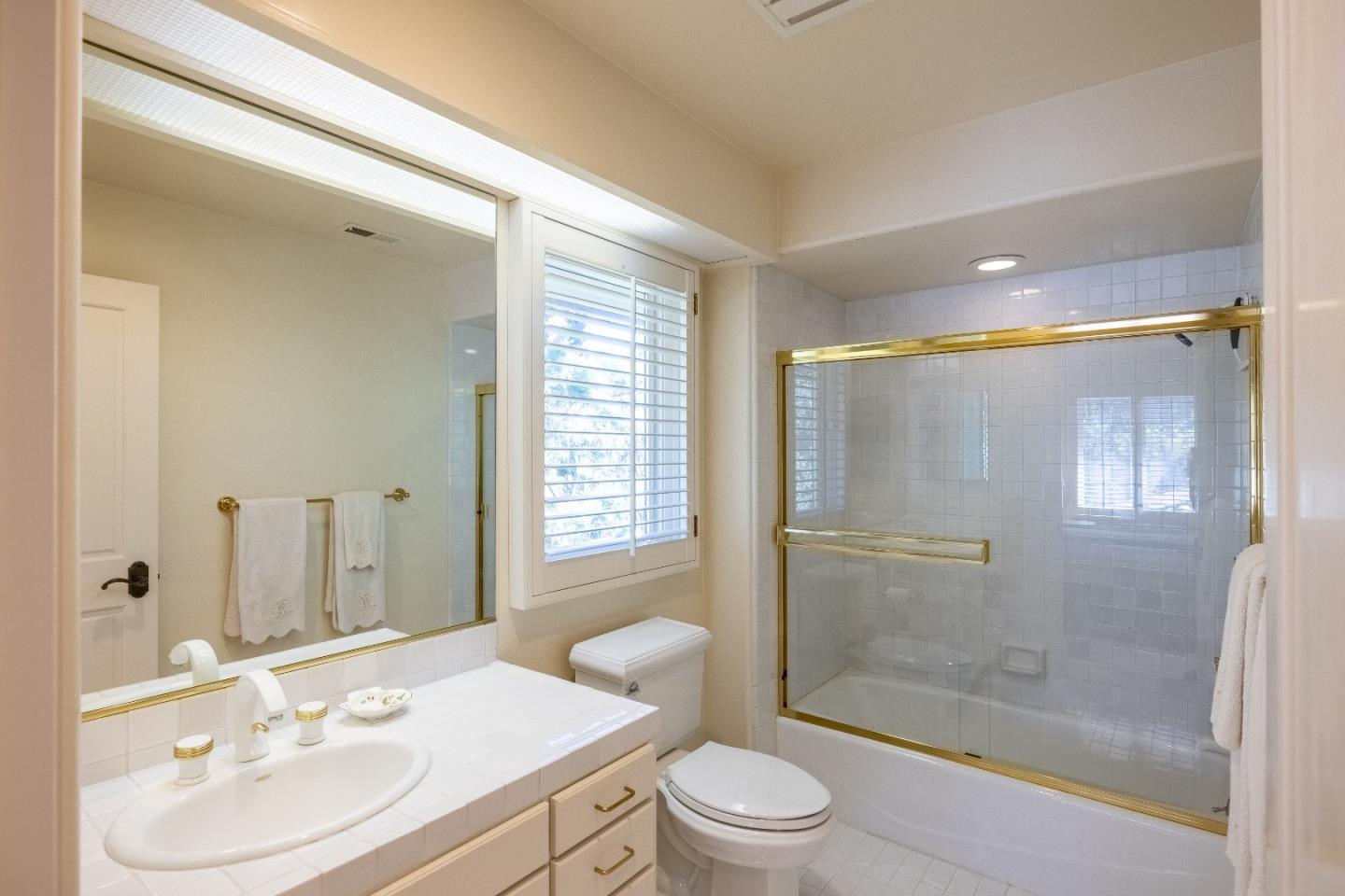 1221 Benbow Place