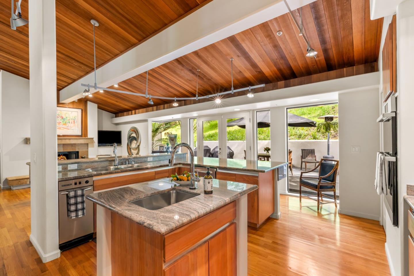 1245 Aguajito Road