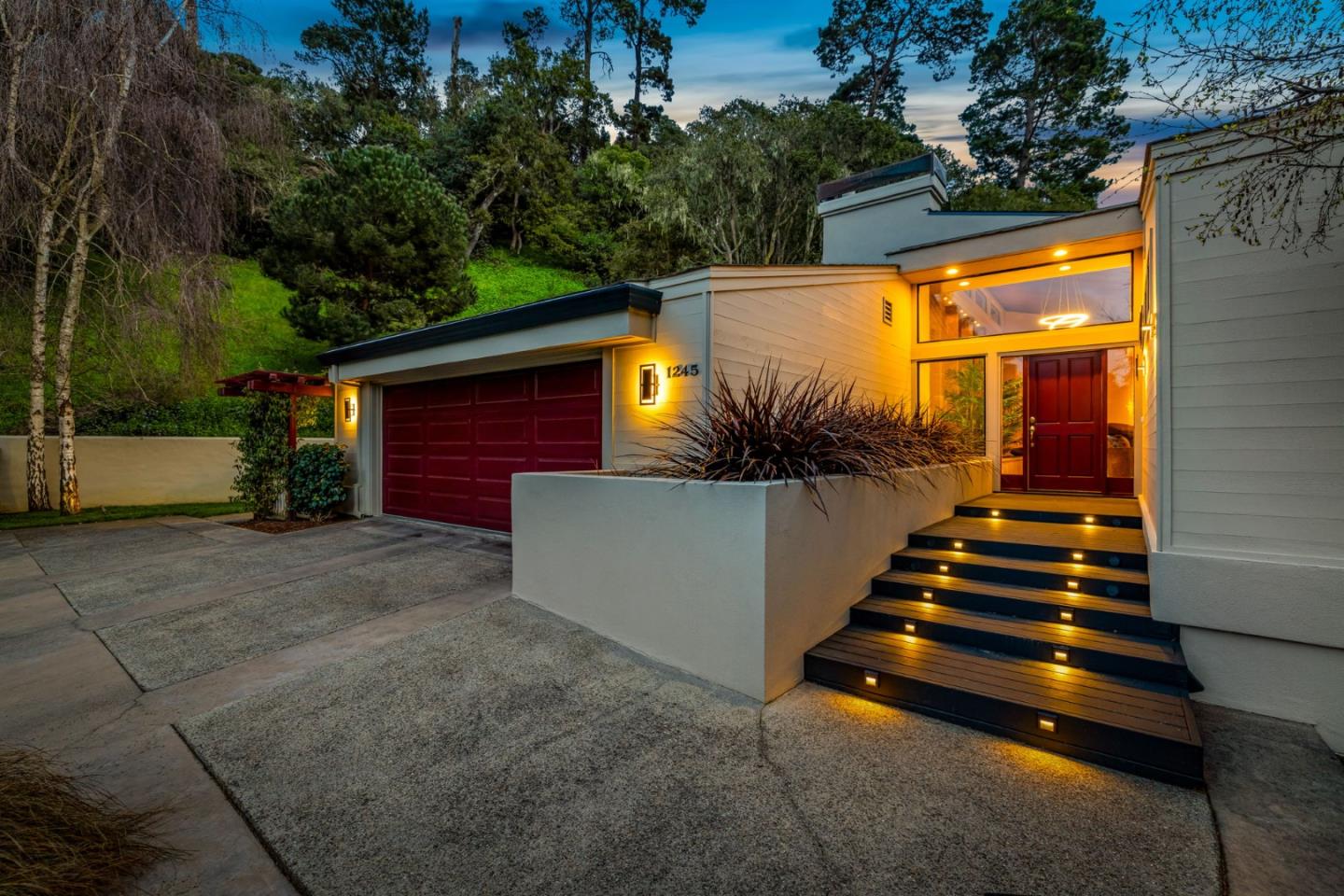 1245 Aguajito Road