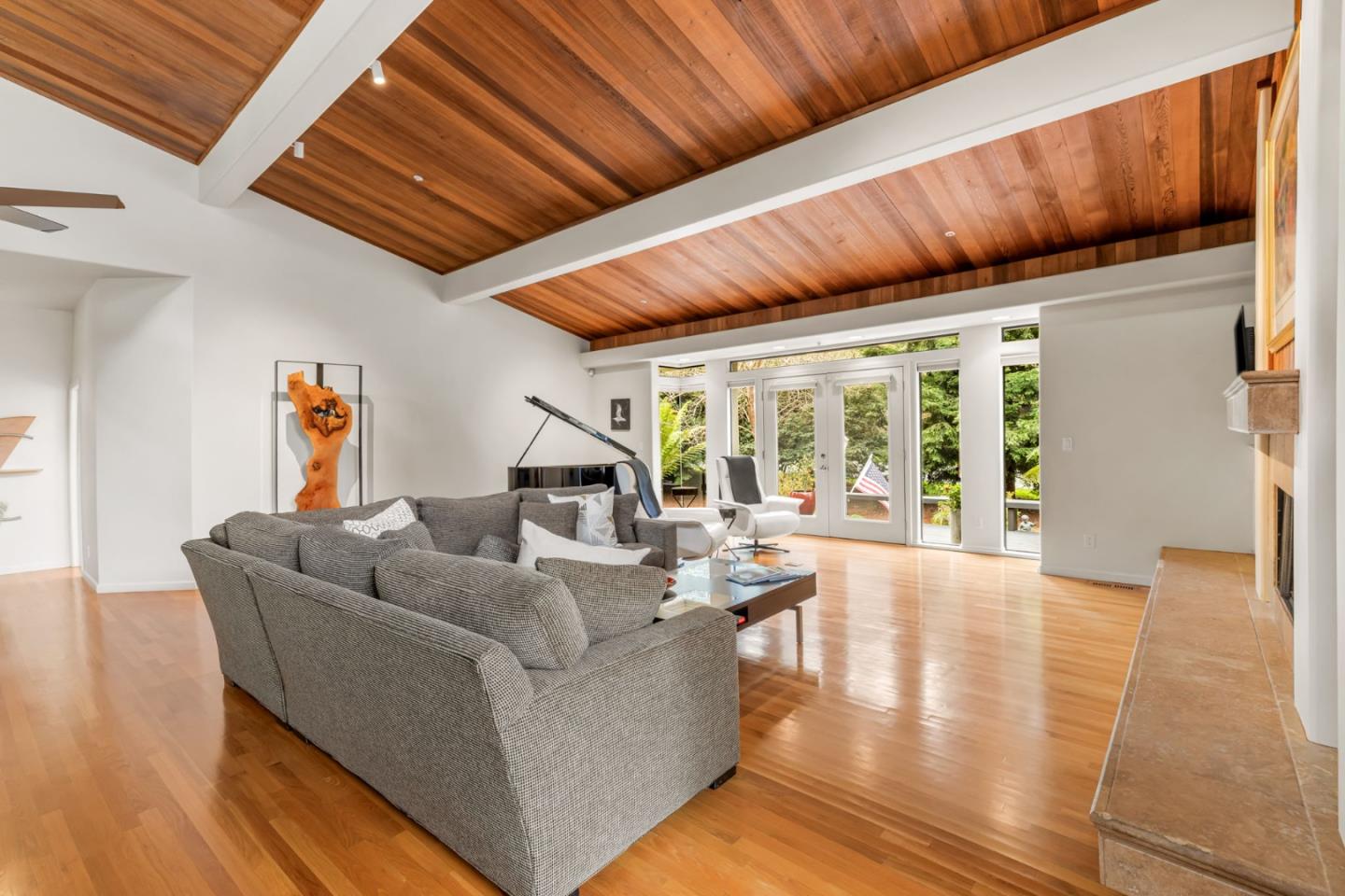 1245 Aguajito Road