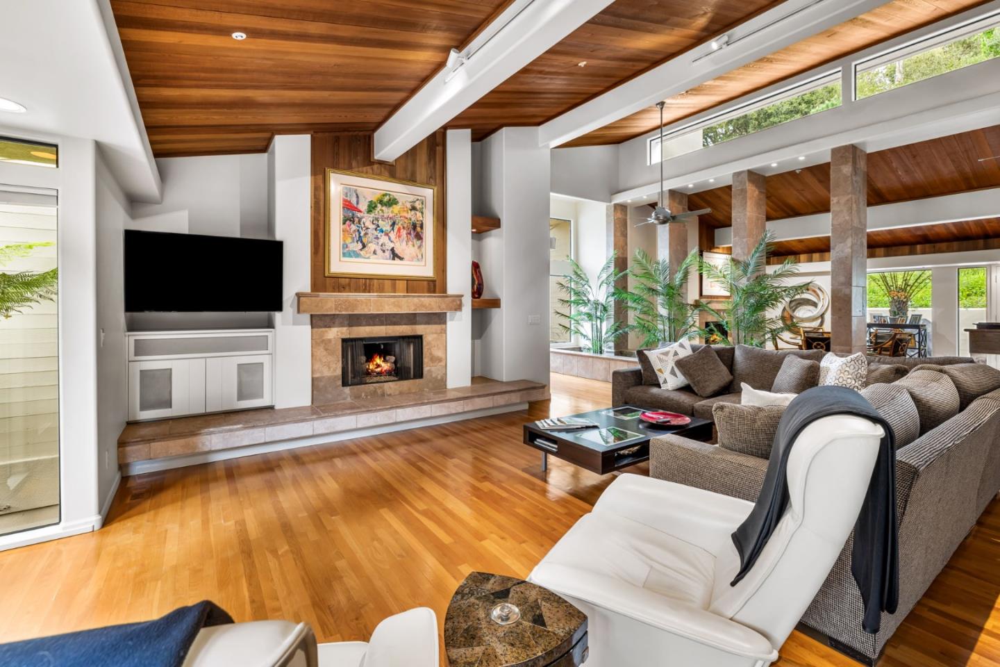 1245 Aguajito Road