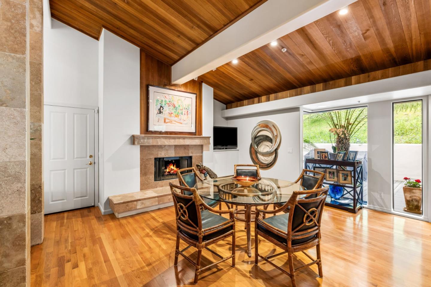 1245 Aguajito Road