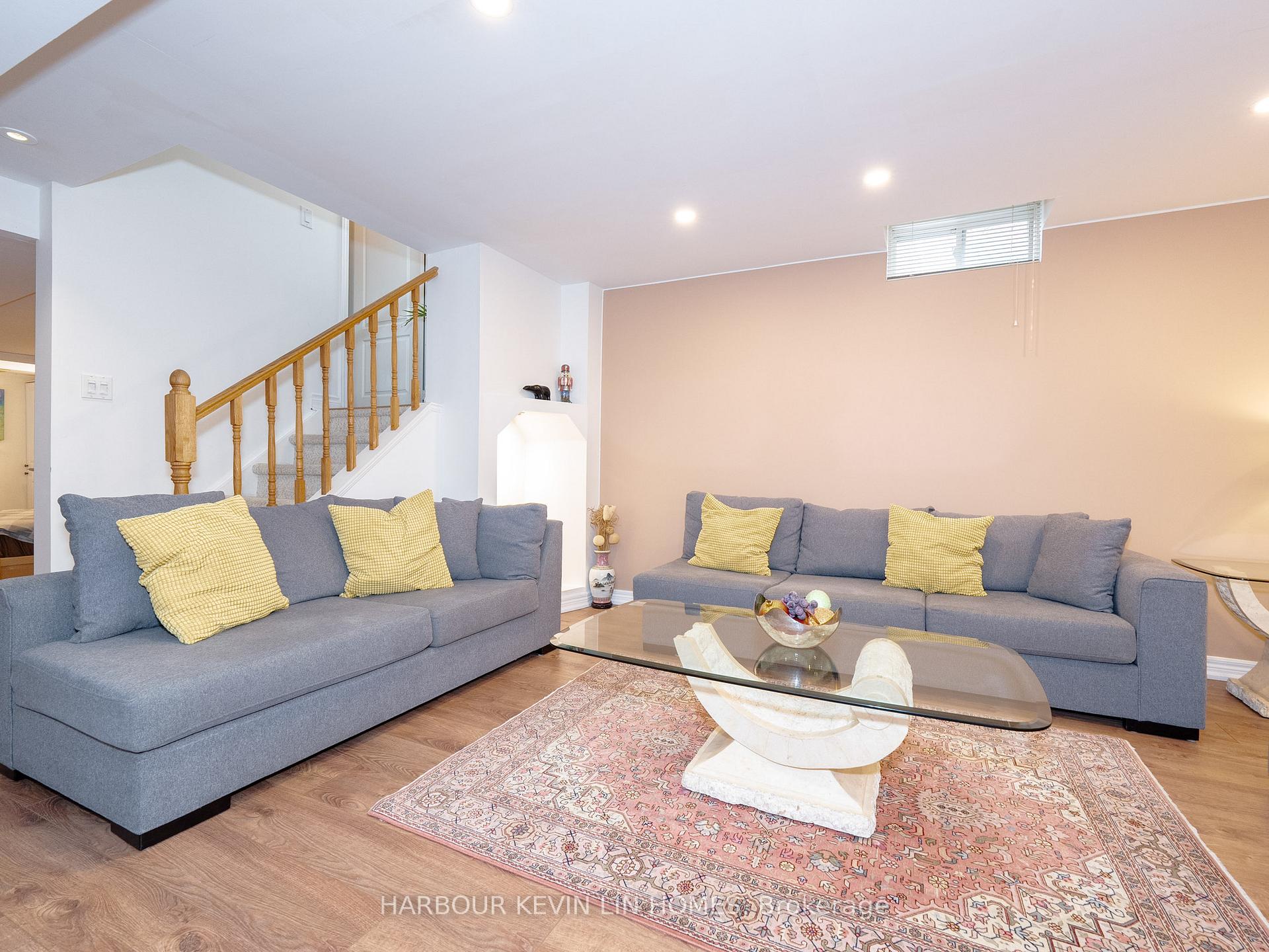 59 Waterton Cres