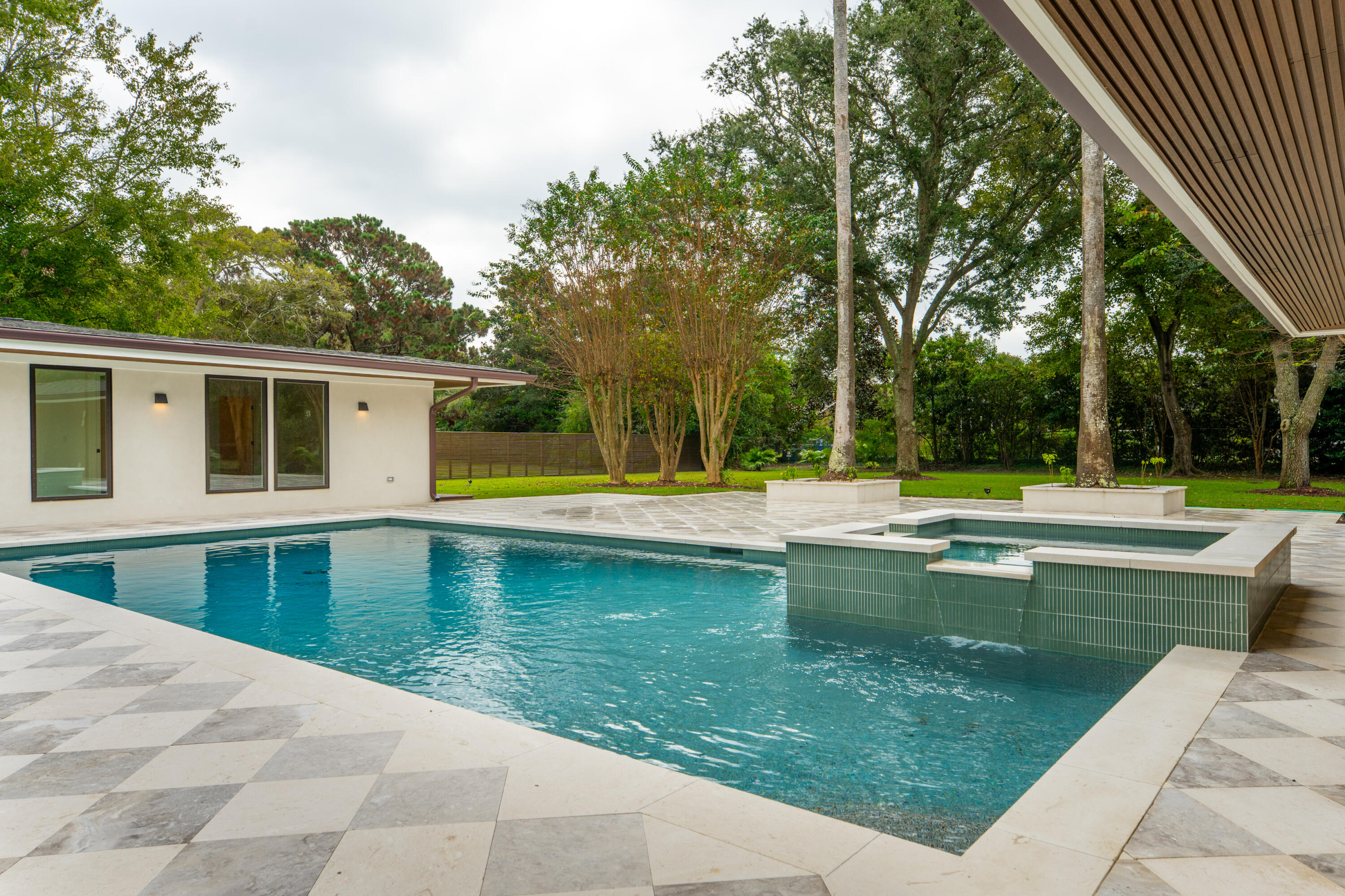 924 White Point Boulevard