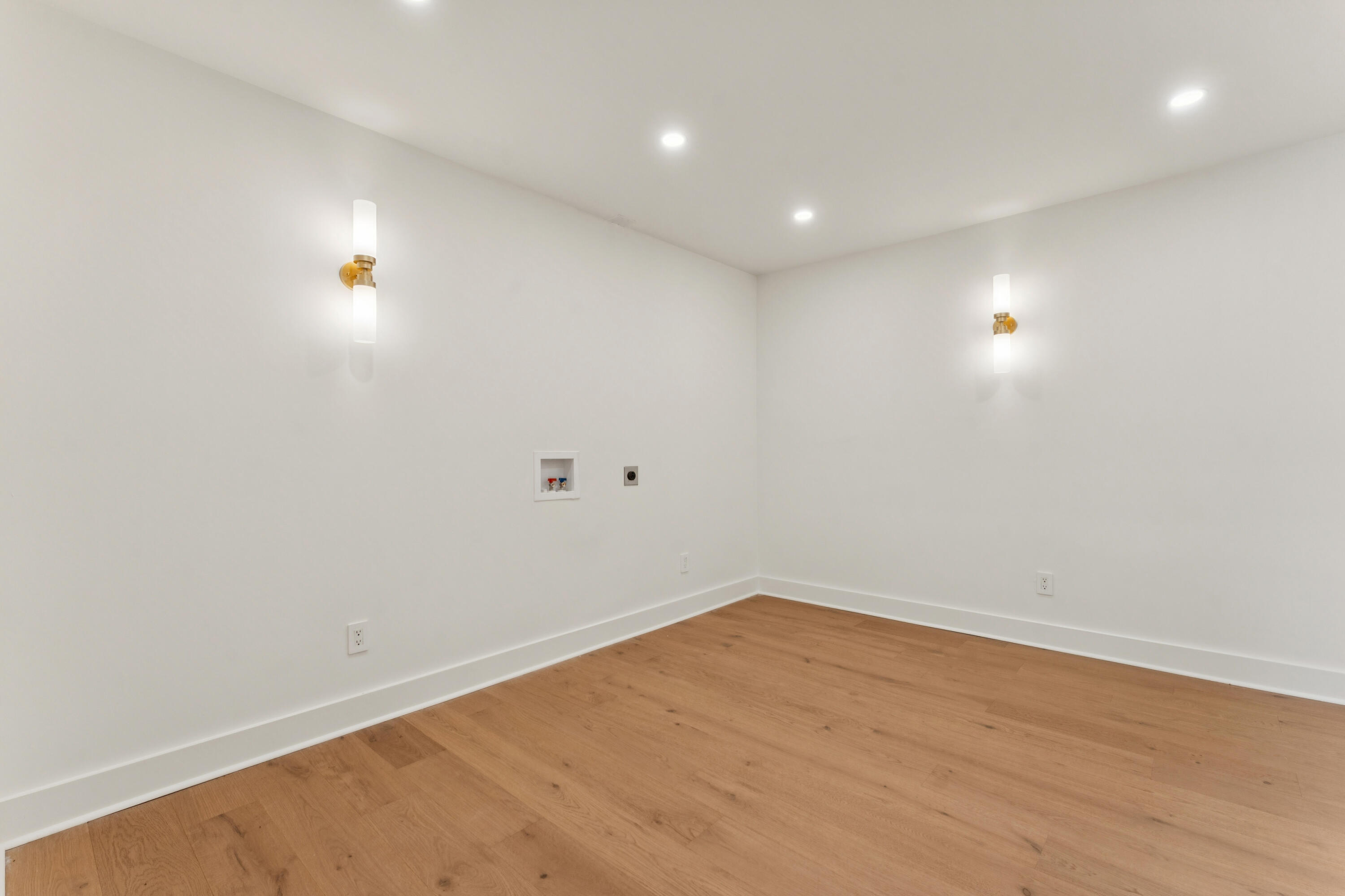 924 White Point Boulevard