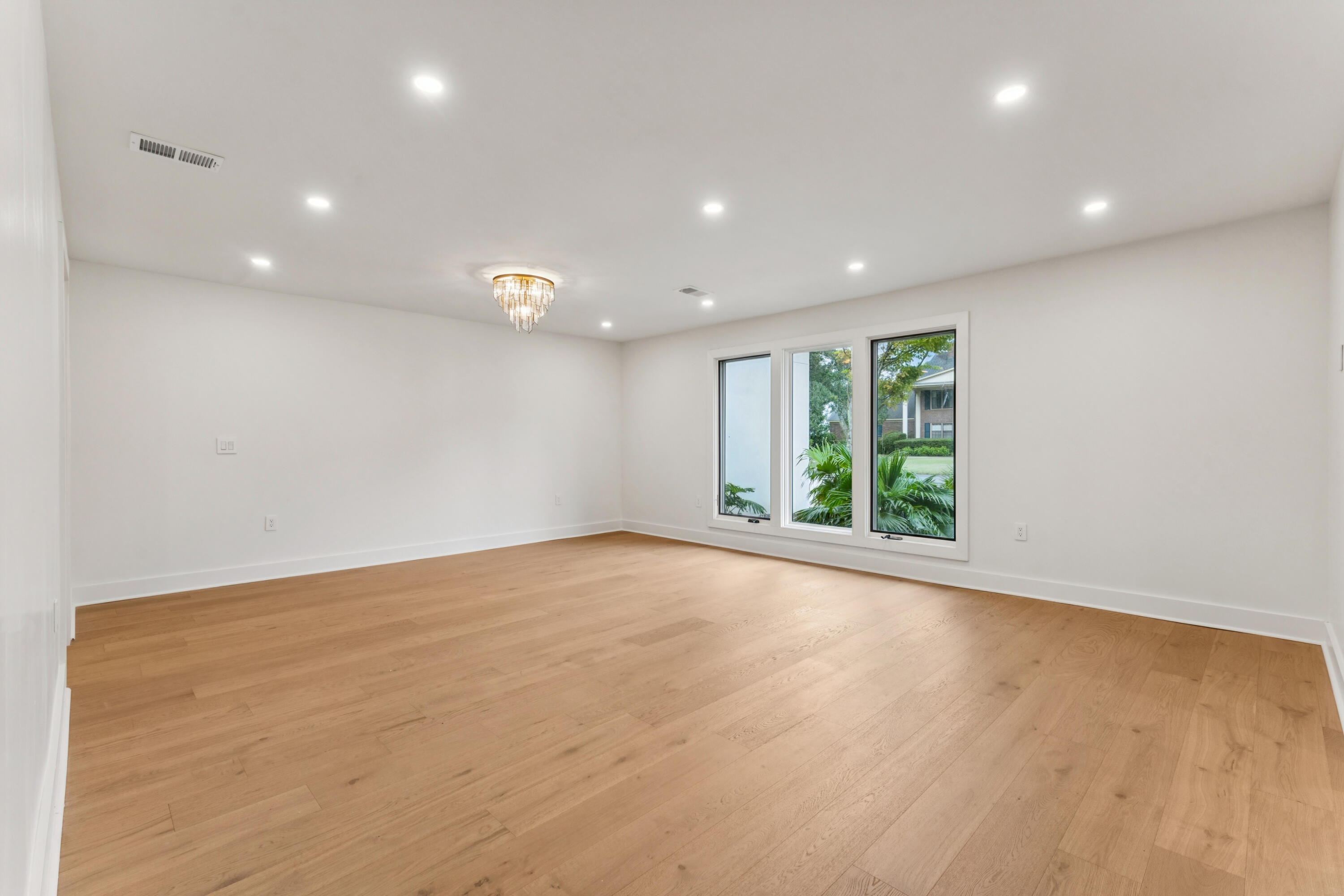 924 White Point Boulevard