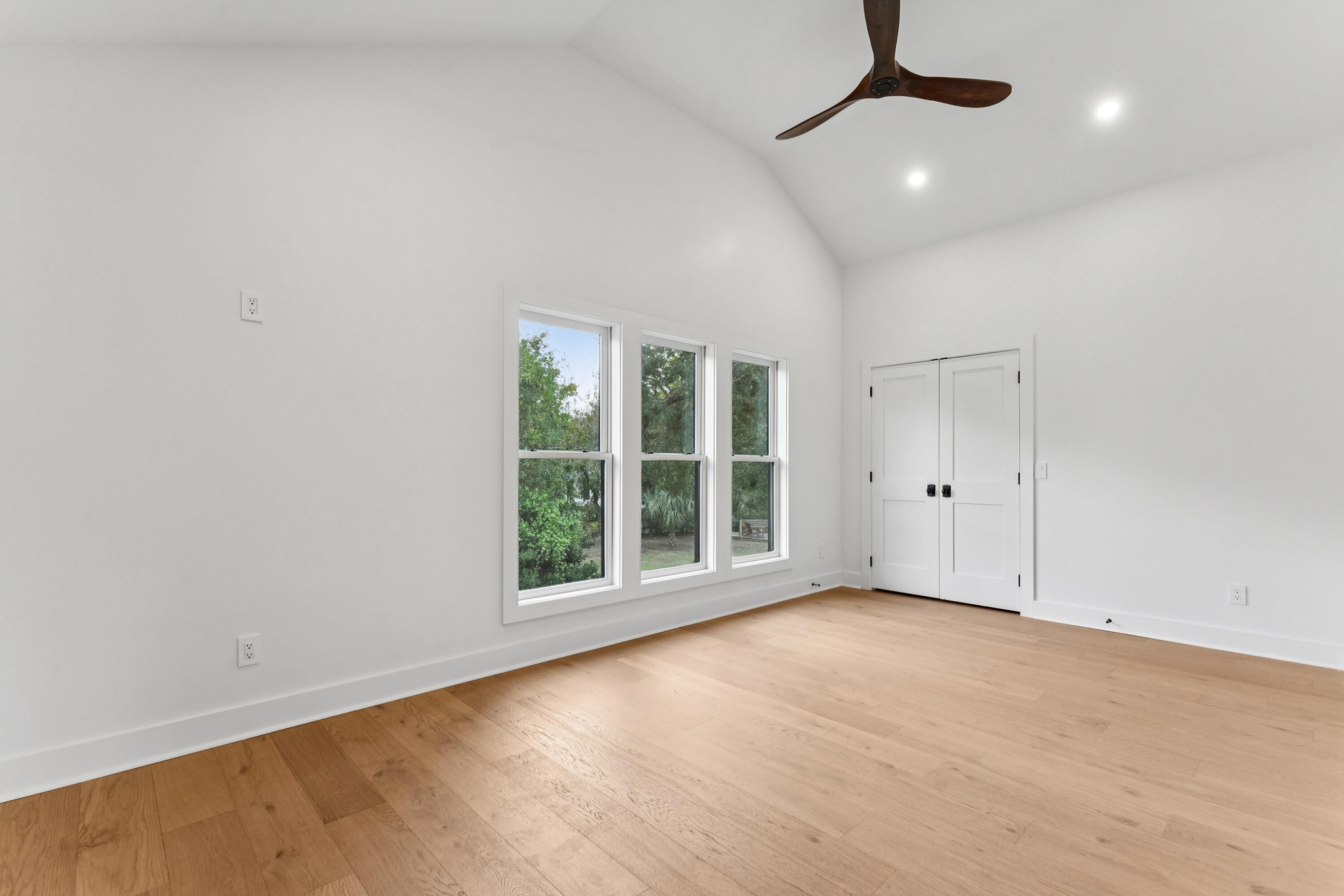 924 White Point Boulevard