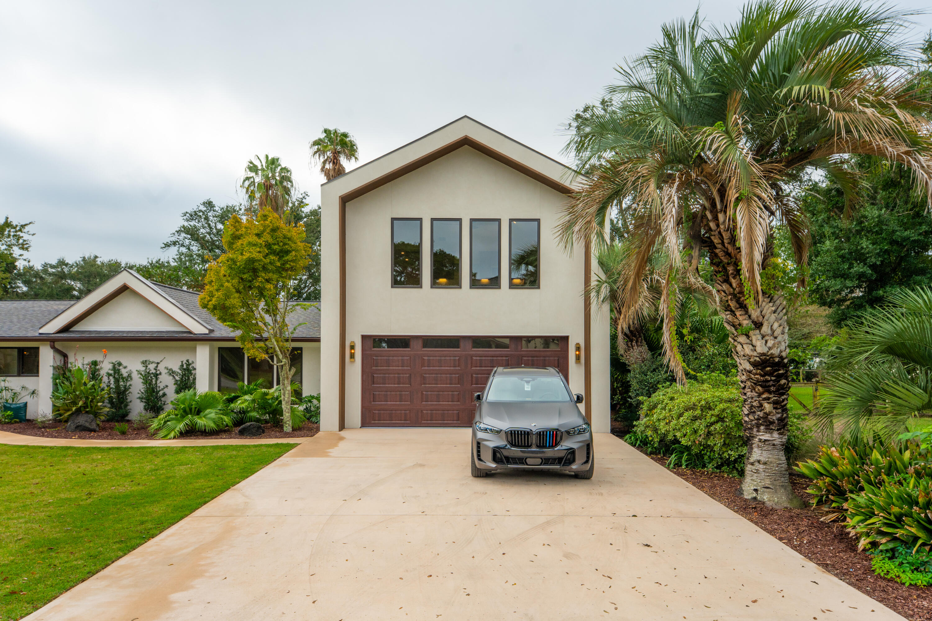 924 White Point Boulevard