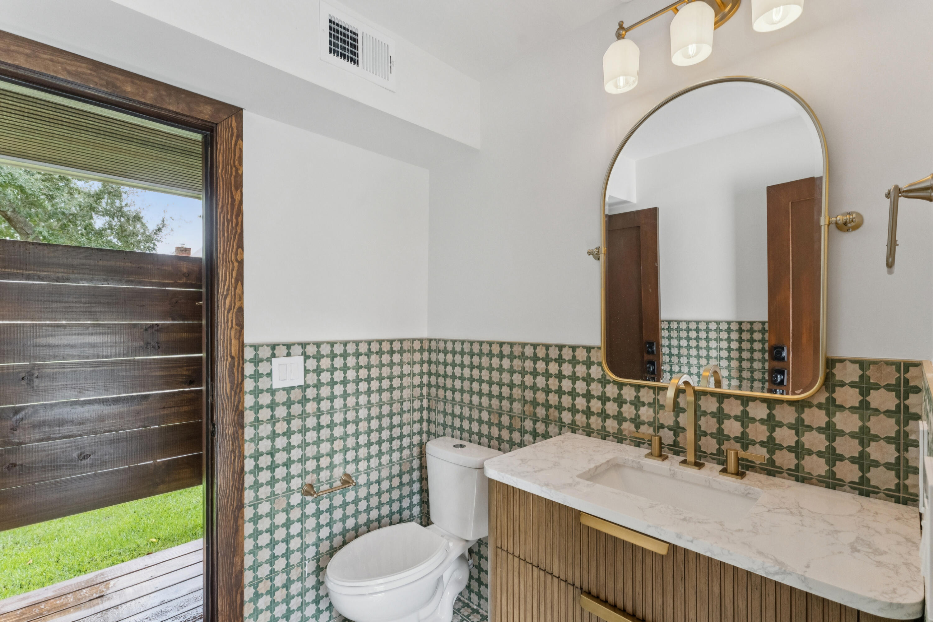 924 White Point Boulevard