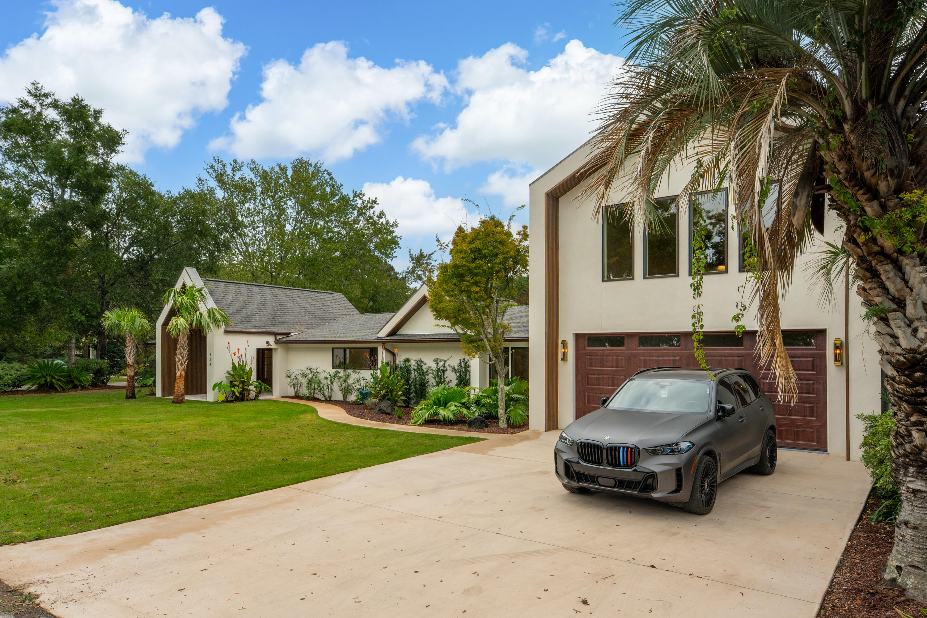 924 White Point Boulevard