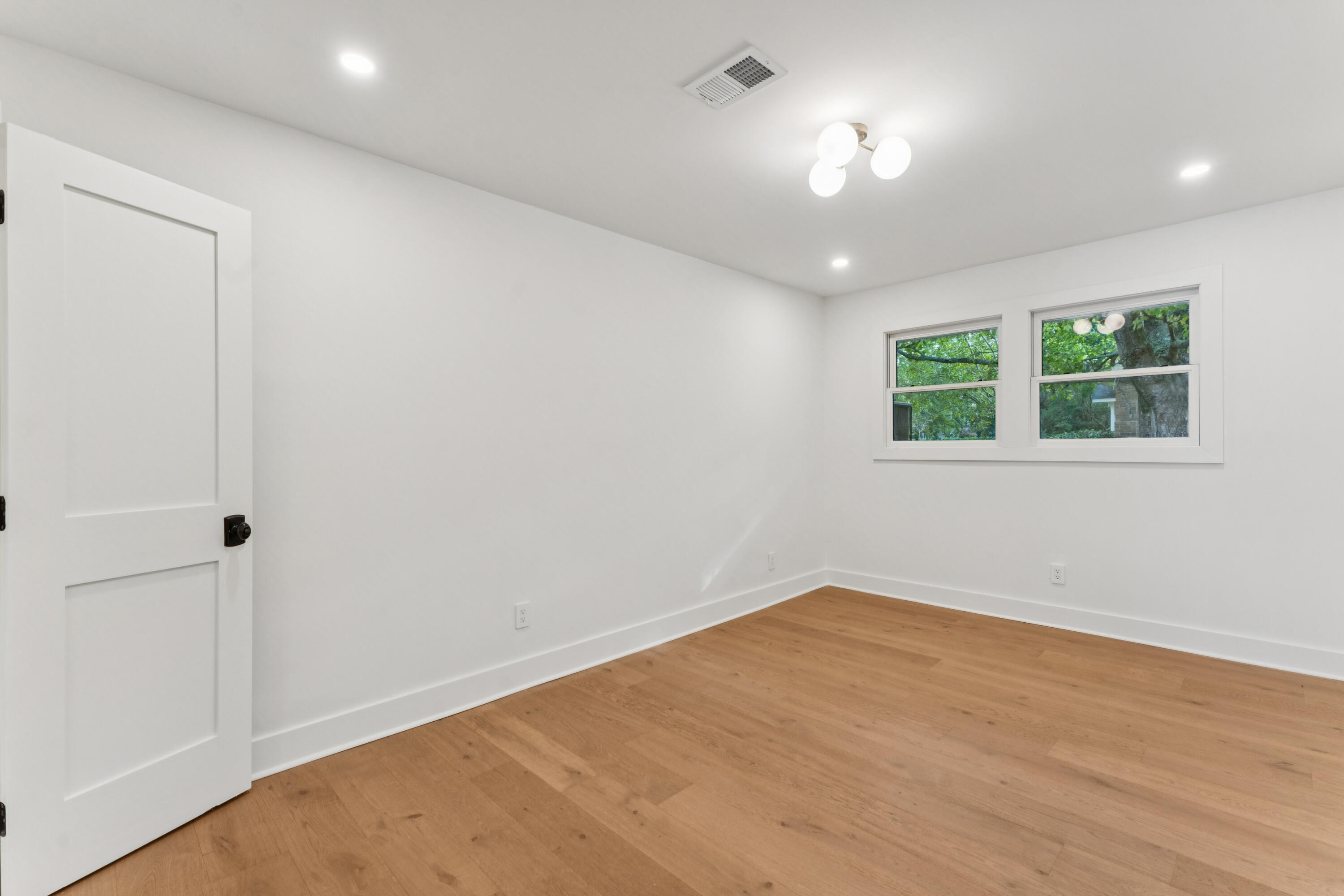 924 White Point Boulevard