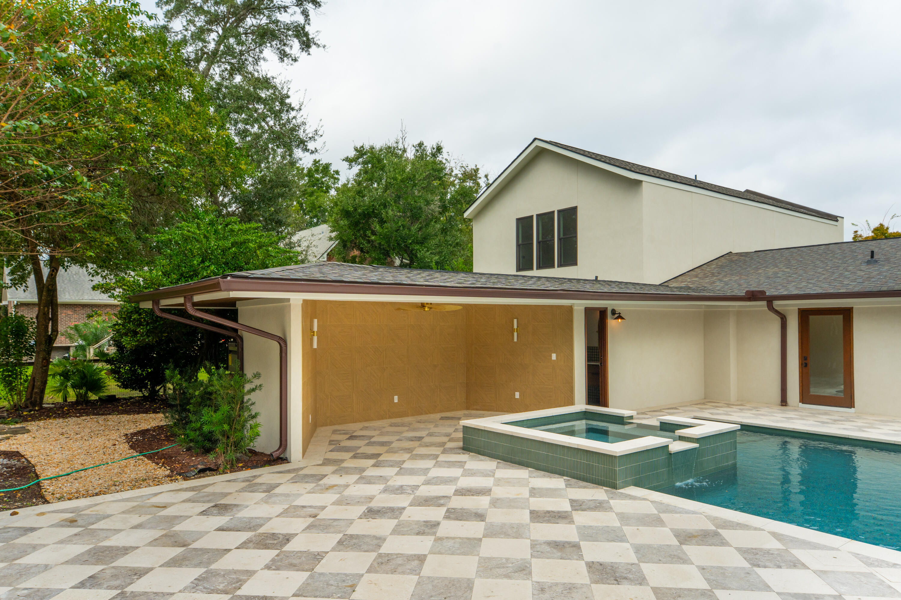 924 White Point Boulevard