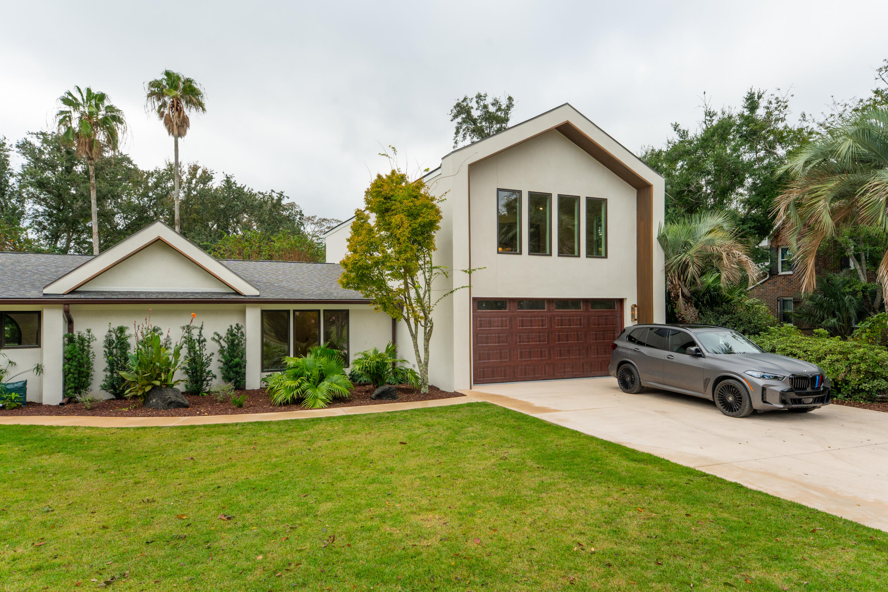 924 White Point Boulevard