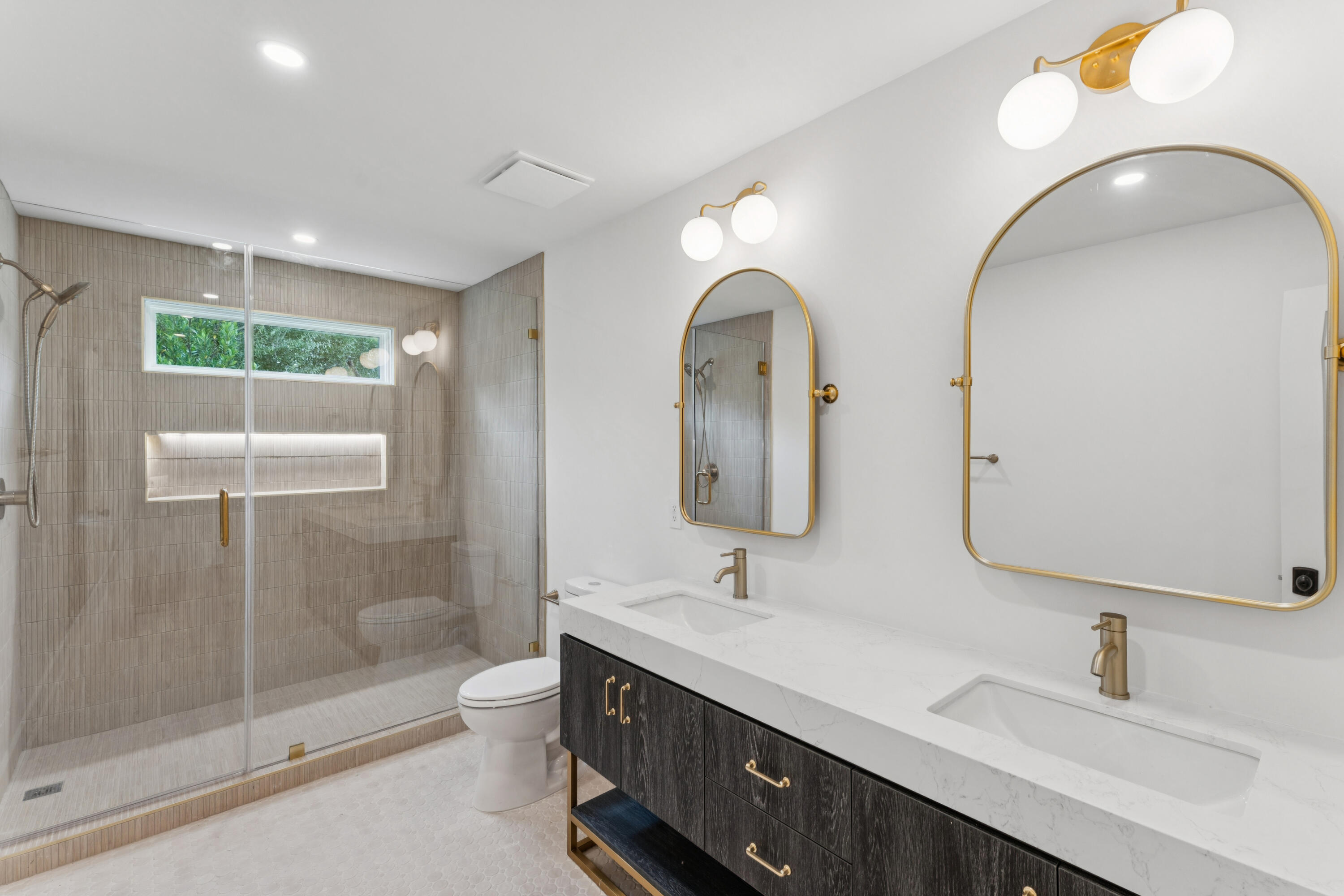 924 White Point Boulevard