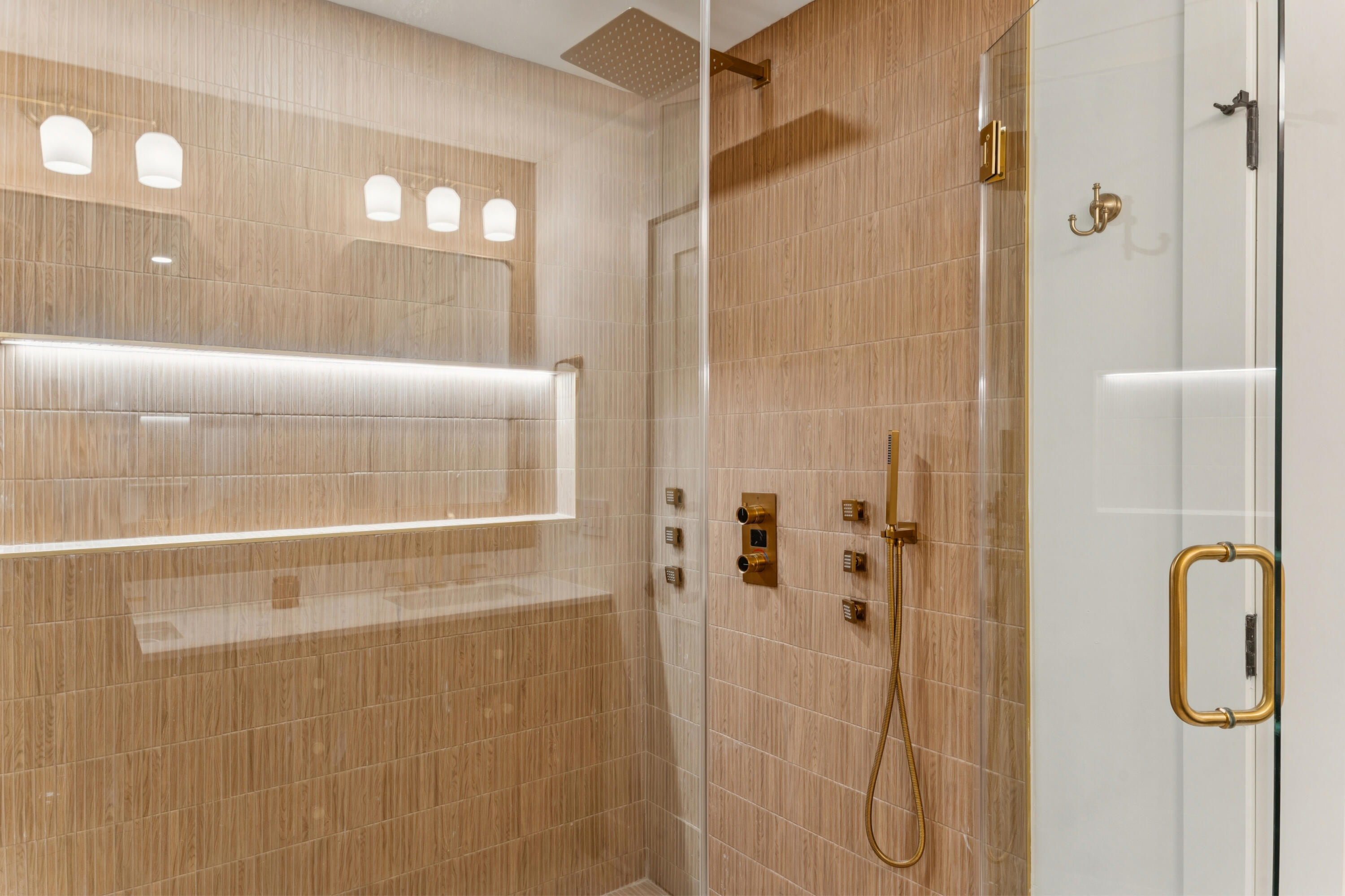 924 White Point Boulevard