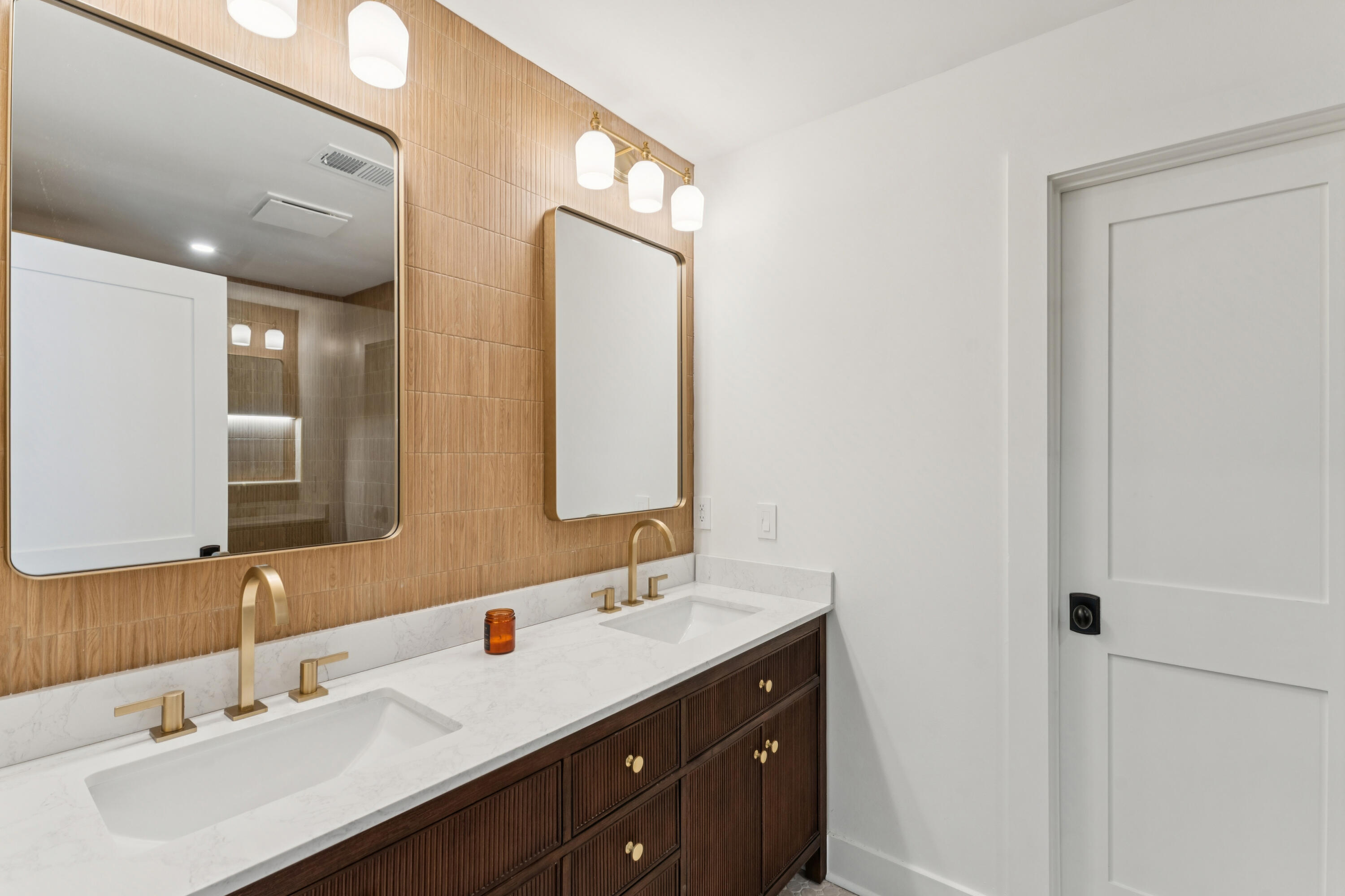 924 White Point Boulevard