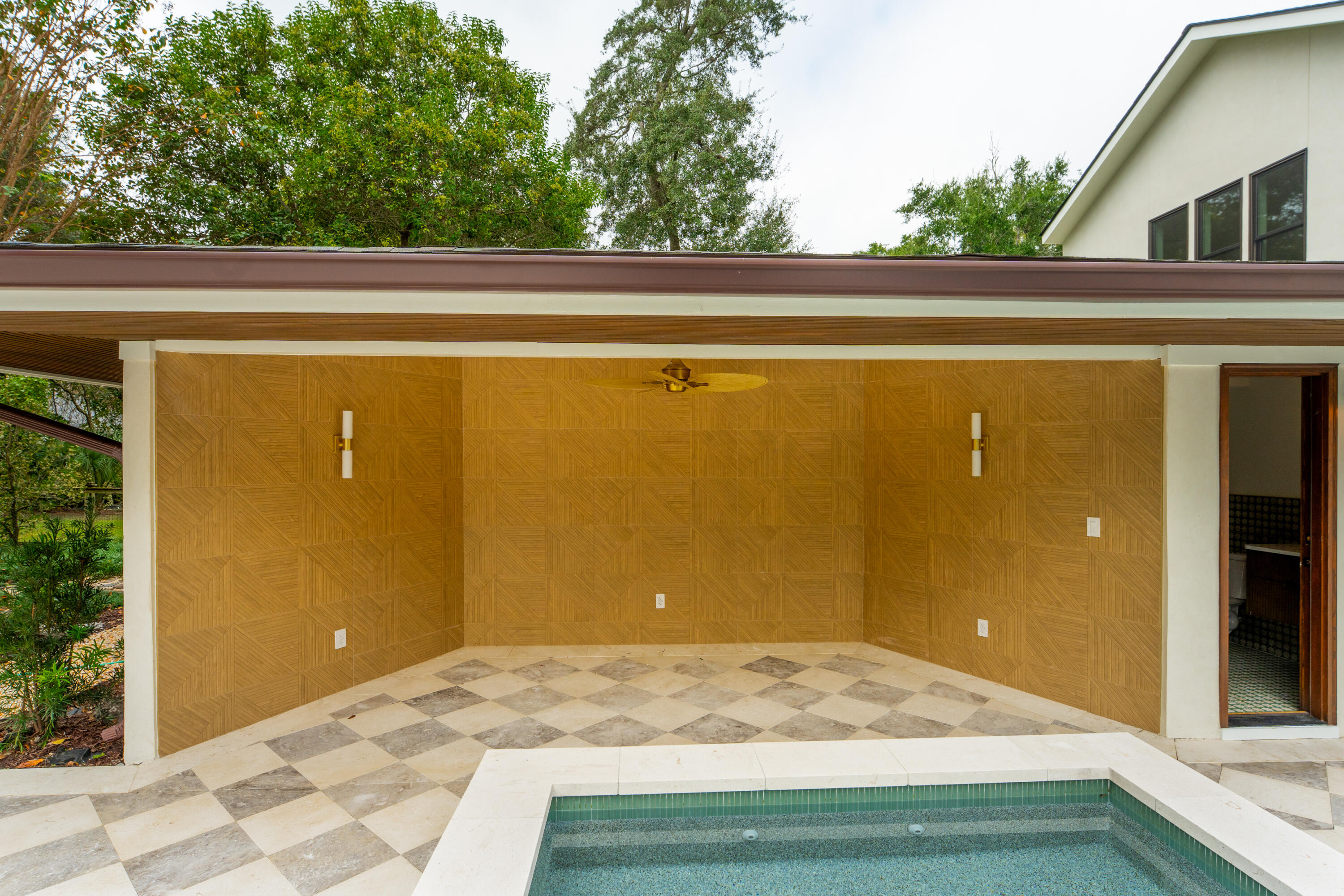 924 White Point Boulevard