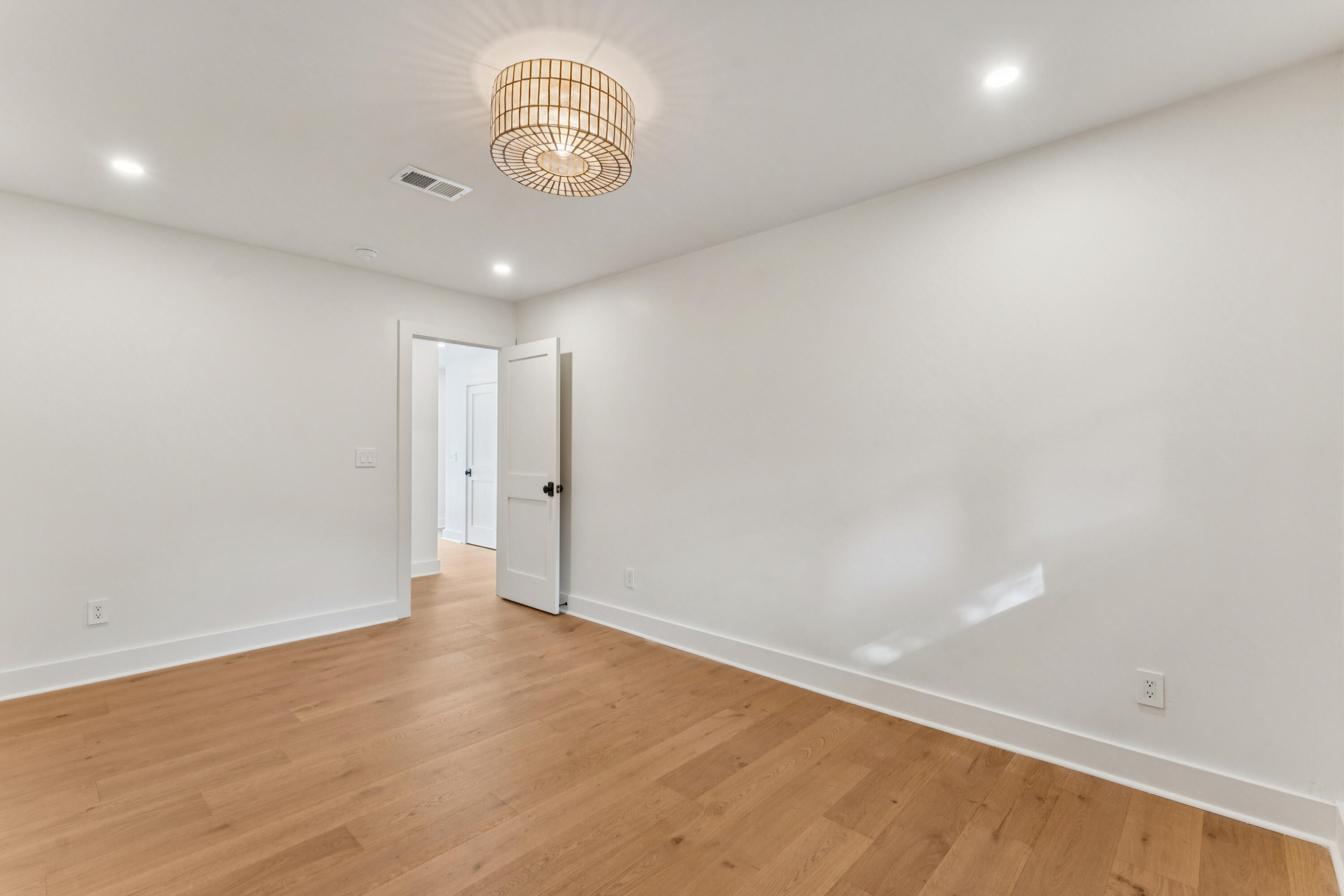 924 White Point Boulevard