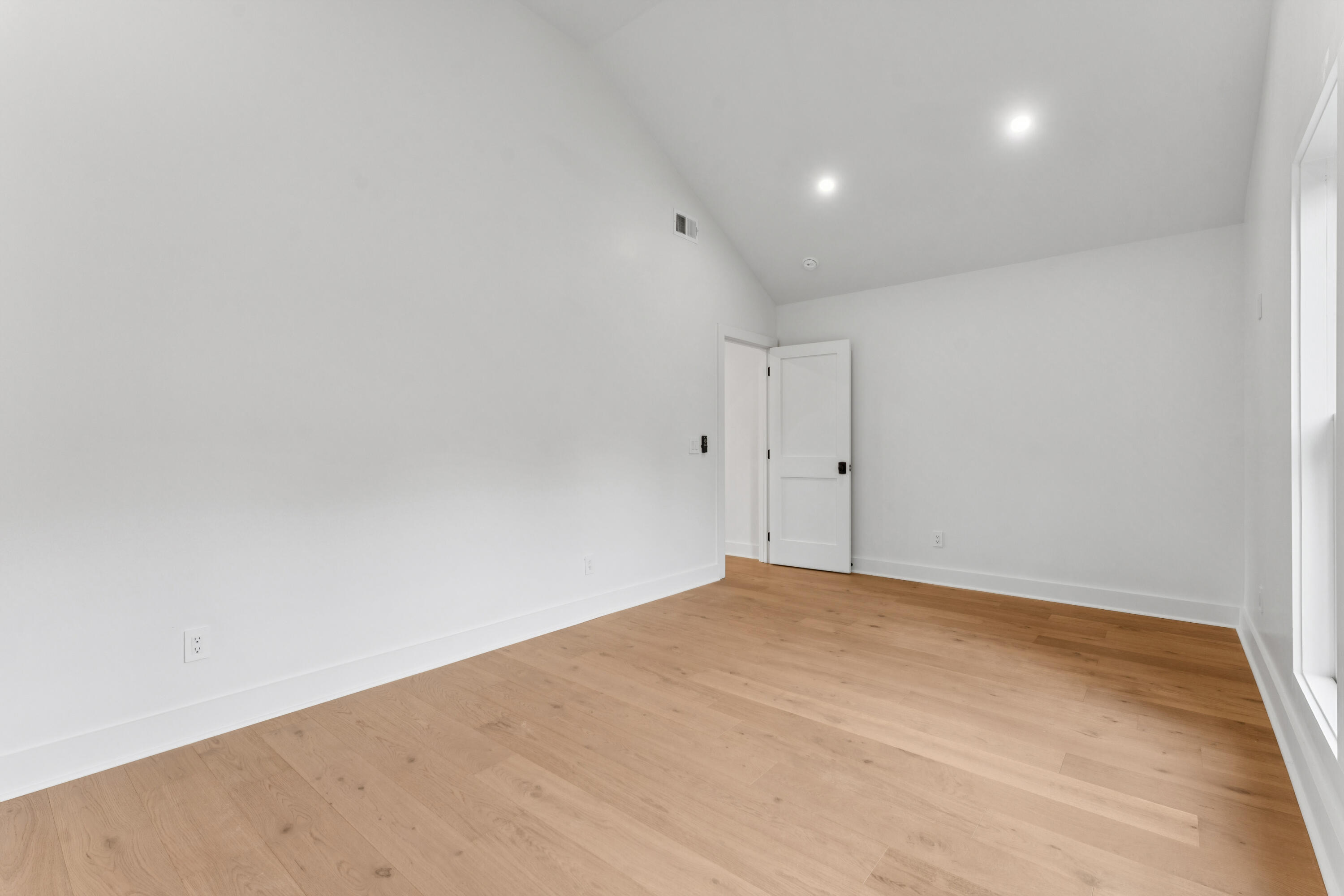 924 White Point Boulevard