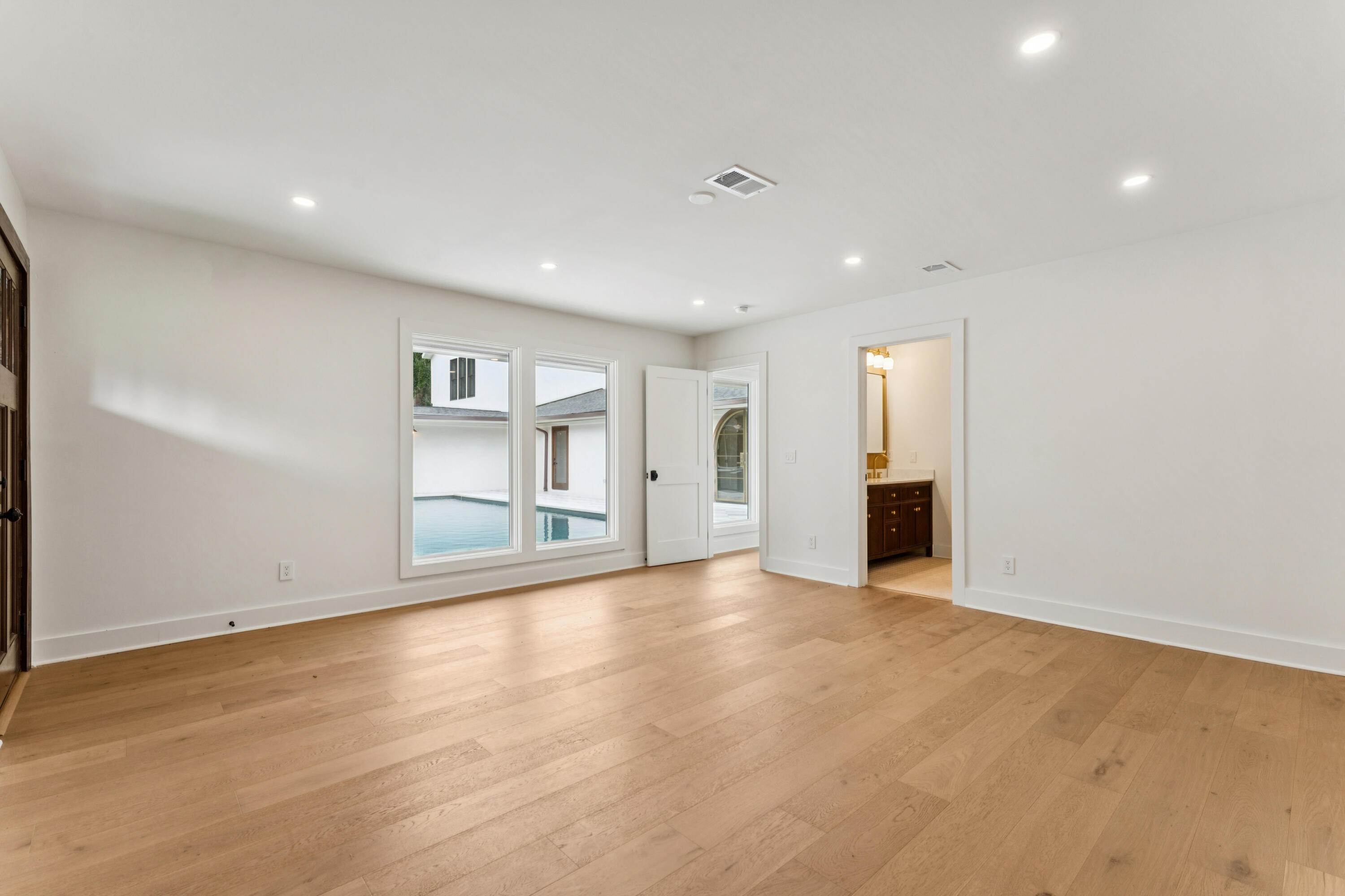 924 White Point Boulevard