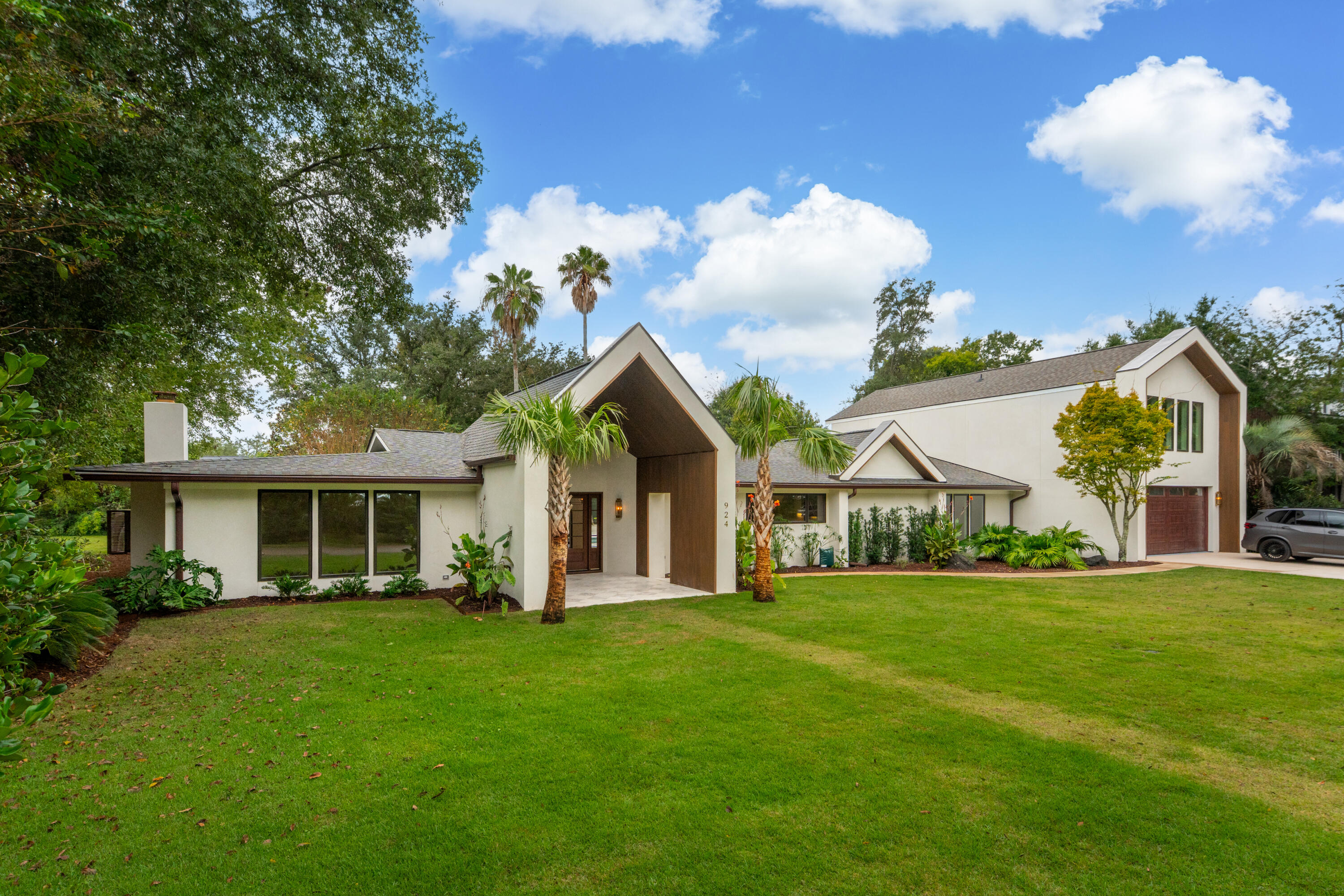 924 White Point Boulevard