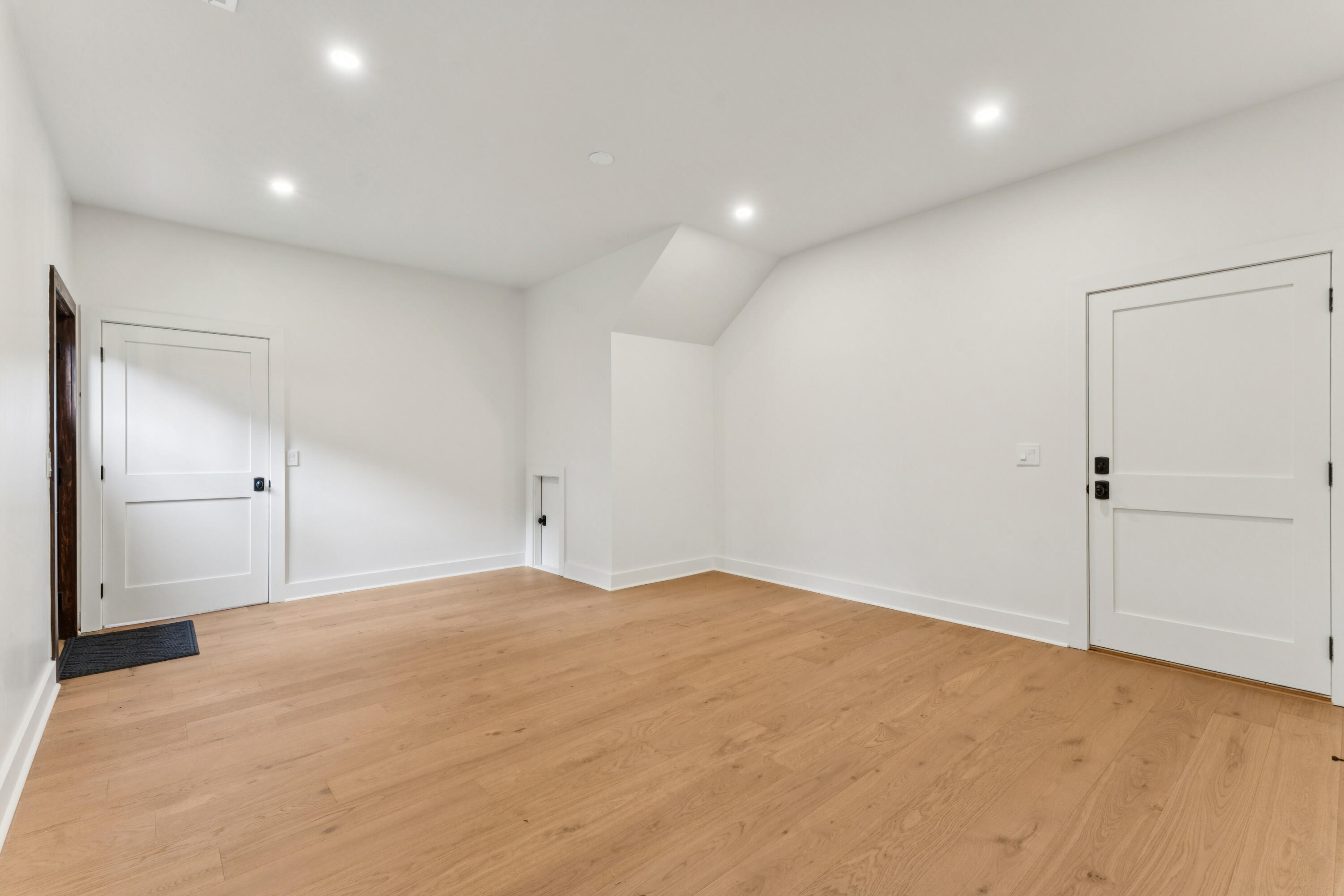 924 White Point Boulevard