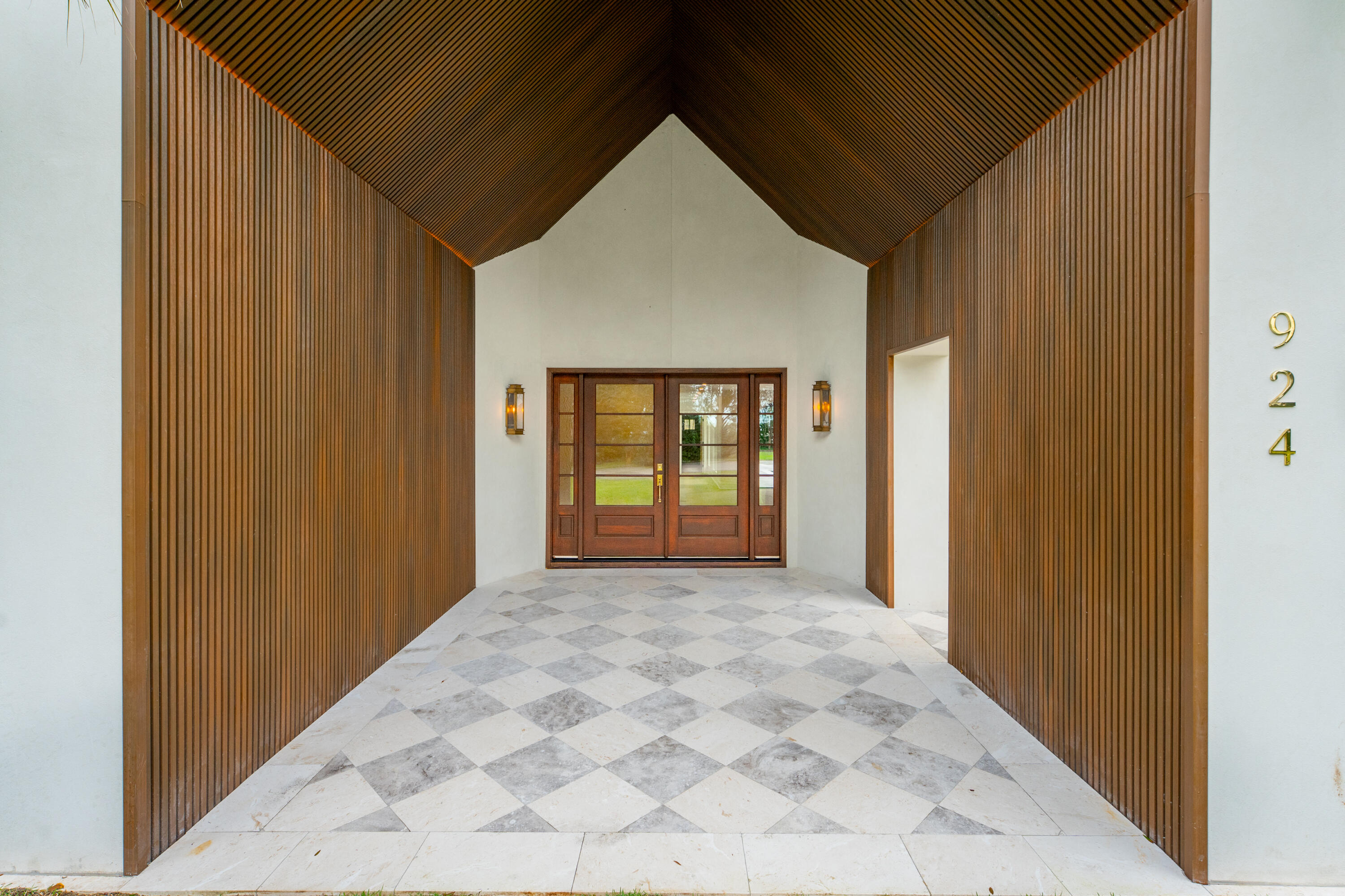 924 White Point Boulevard