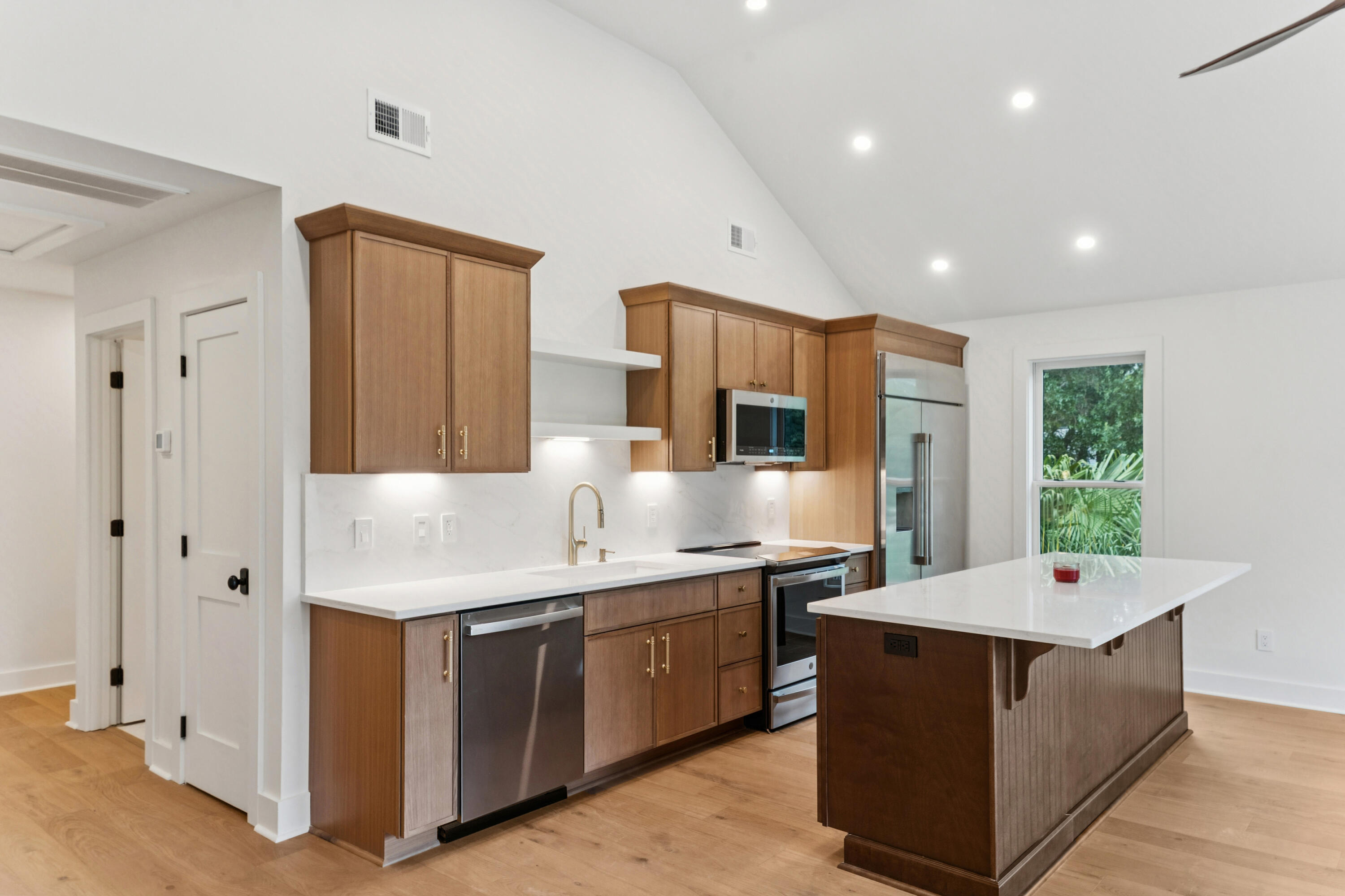 924 White Point Boulevard