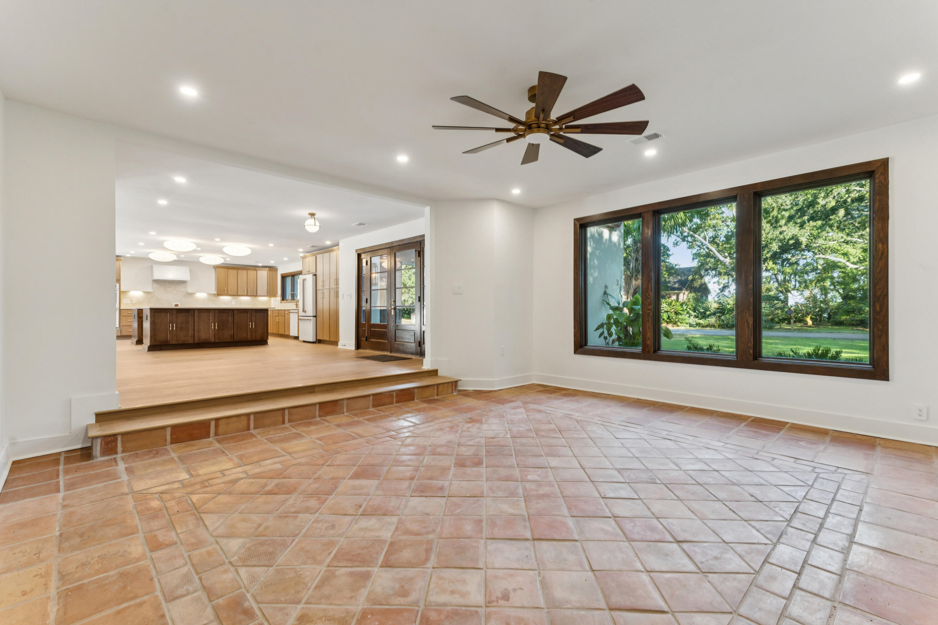 924 White Point Boulevard