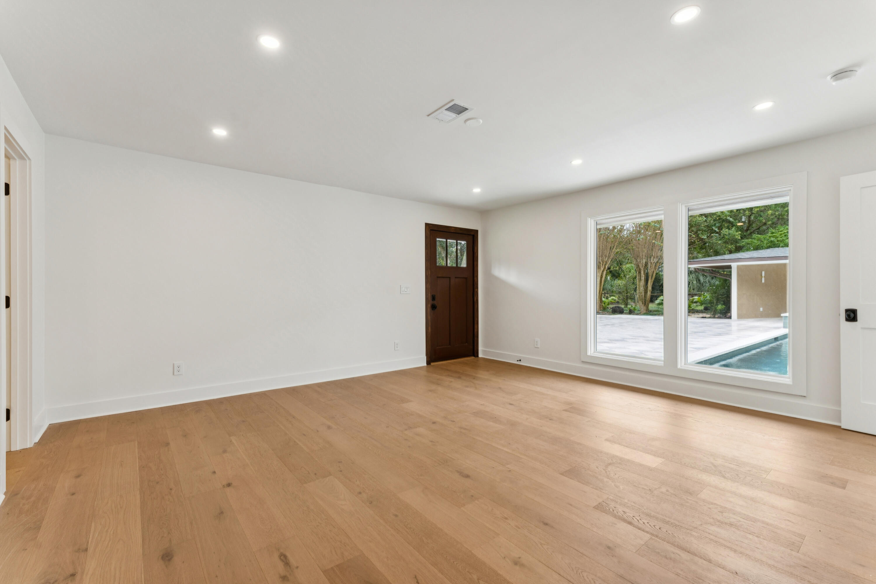 924 White Point Boulevard