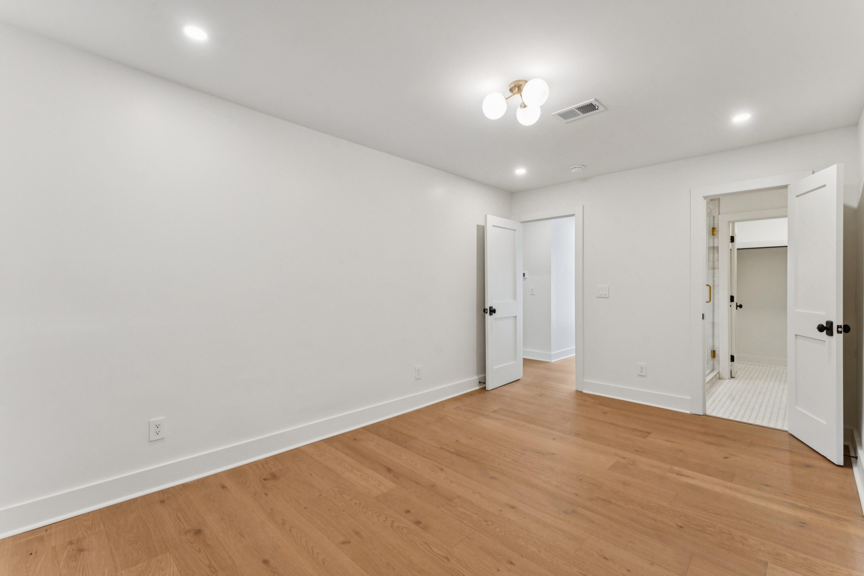 924 White Point Boulevard